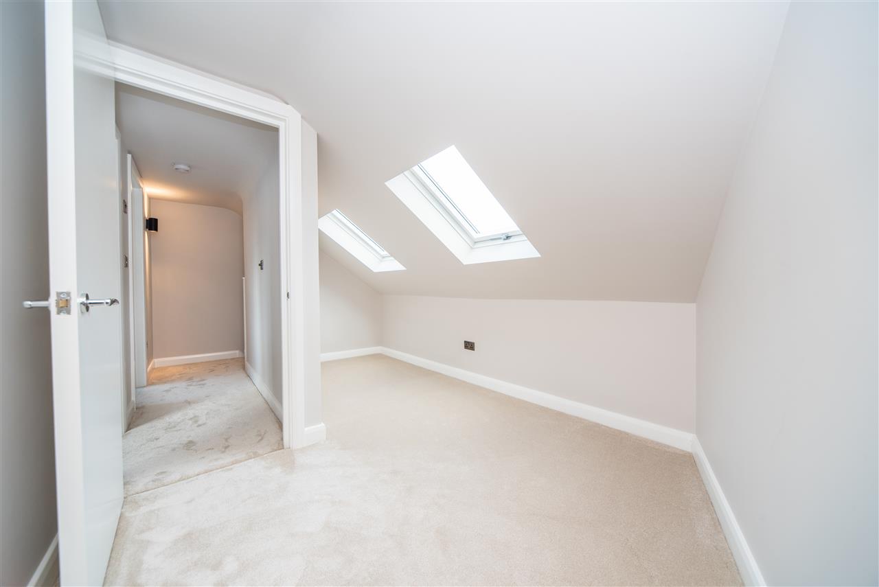 Ivy Crescent - Picture 14
