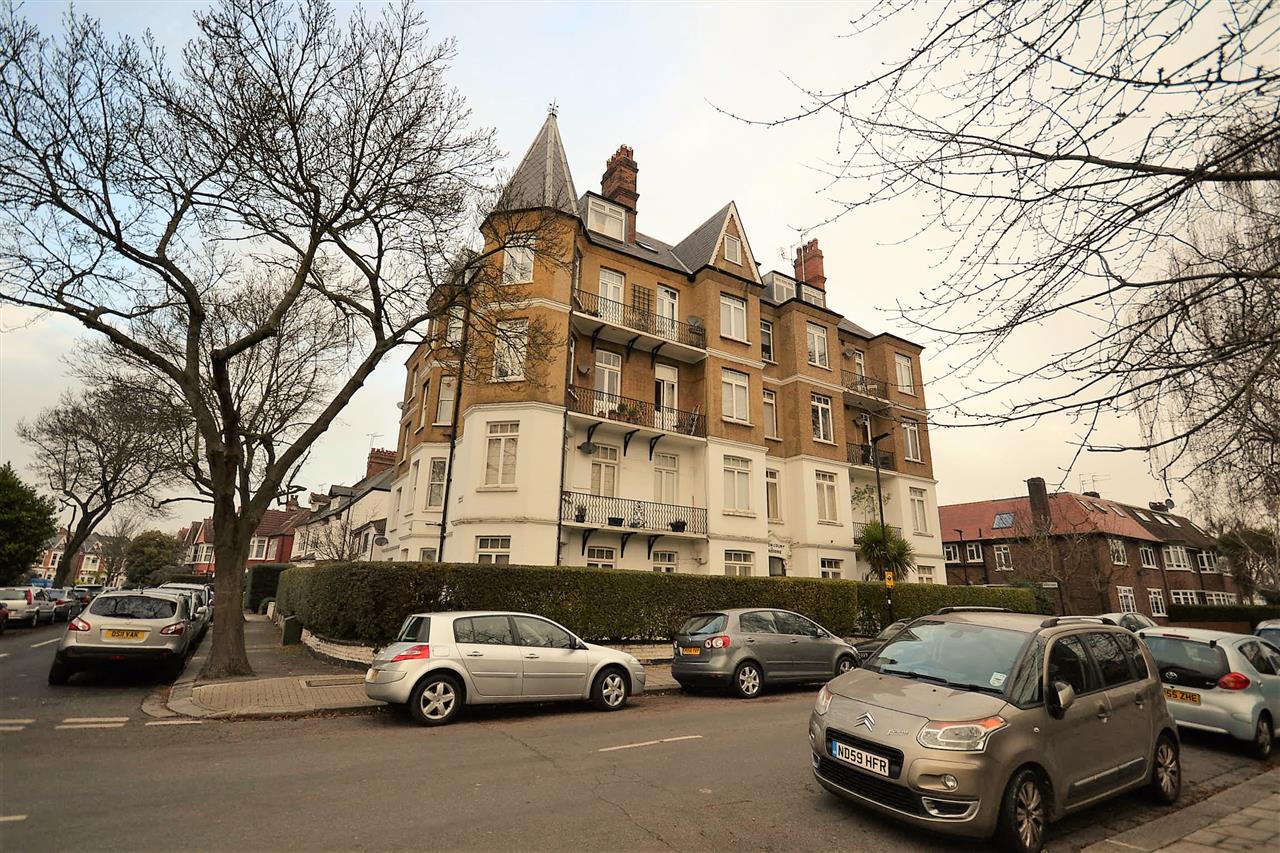 Sutton Court Mansions - Picture 1