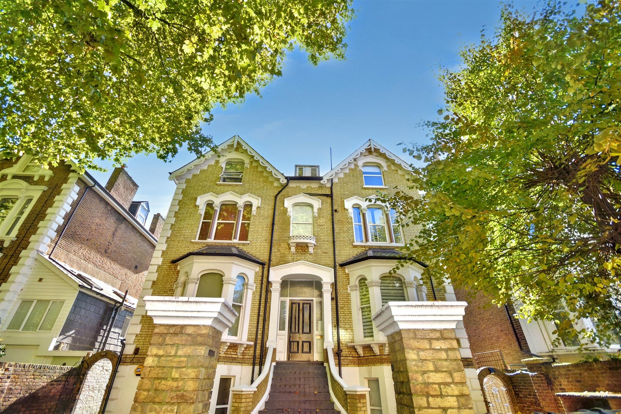 Chiswick High Road - Picture 1