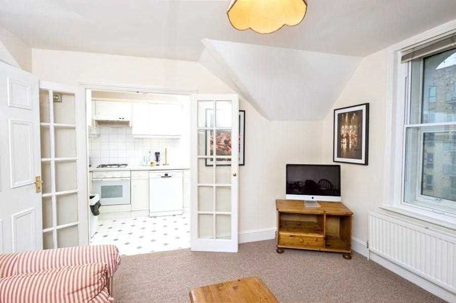 Chiswick High Road - Picture 3