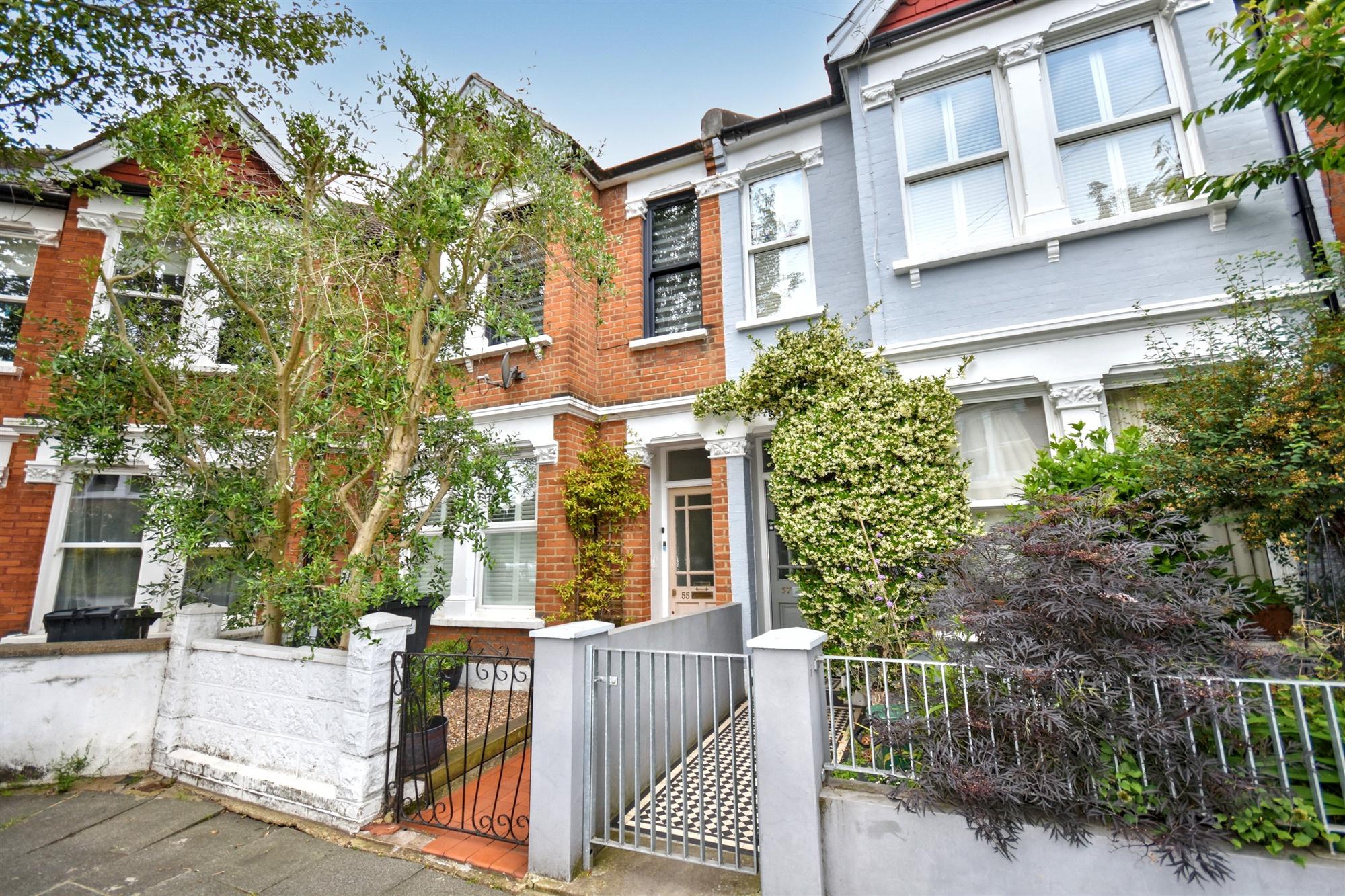 Ivy Crescent - Picture 1