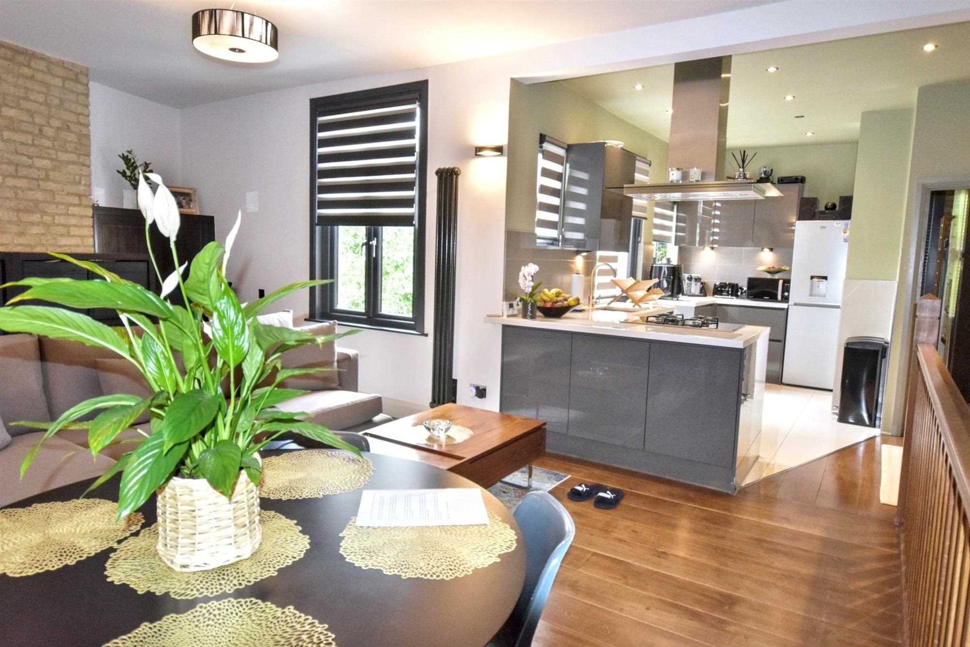 Ivy Crescent - Picture 3
