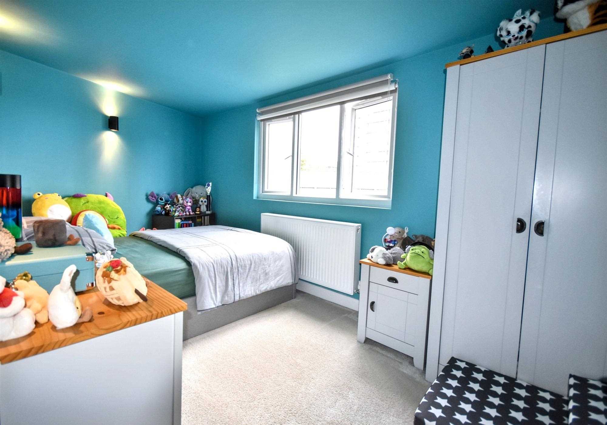 Ivy Crescent - Picture 12