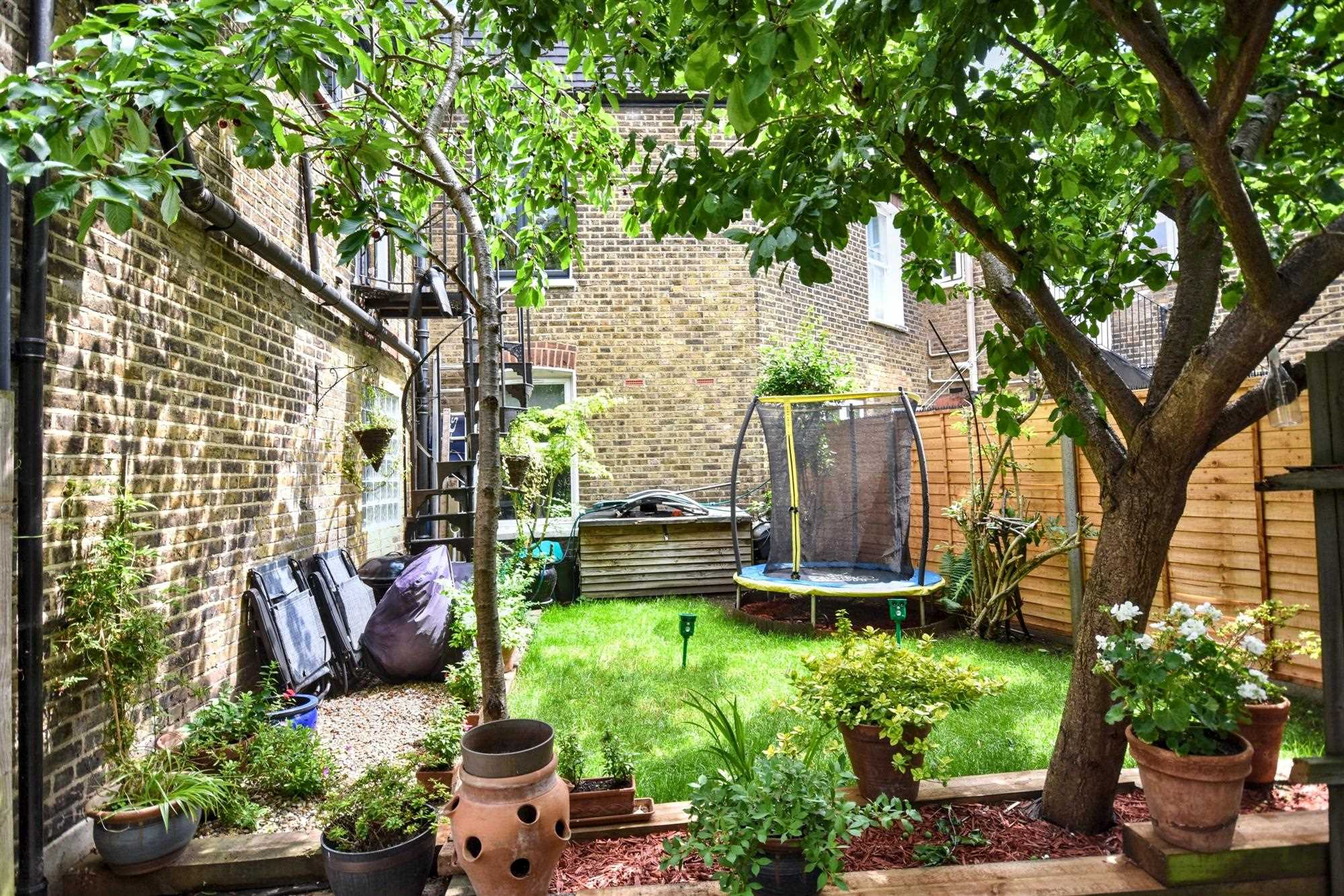 Ivy Crescent - Picture 16