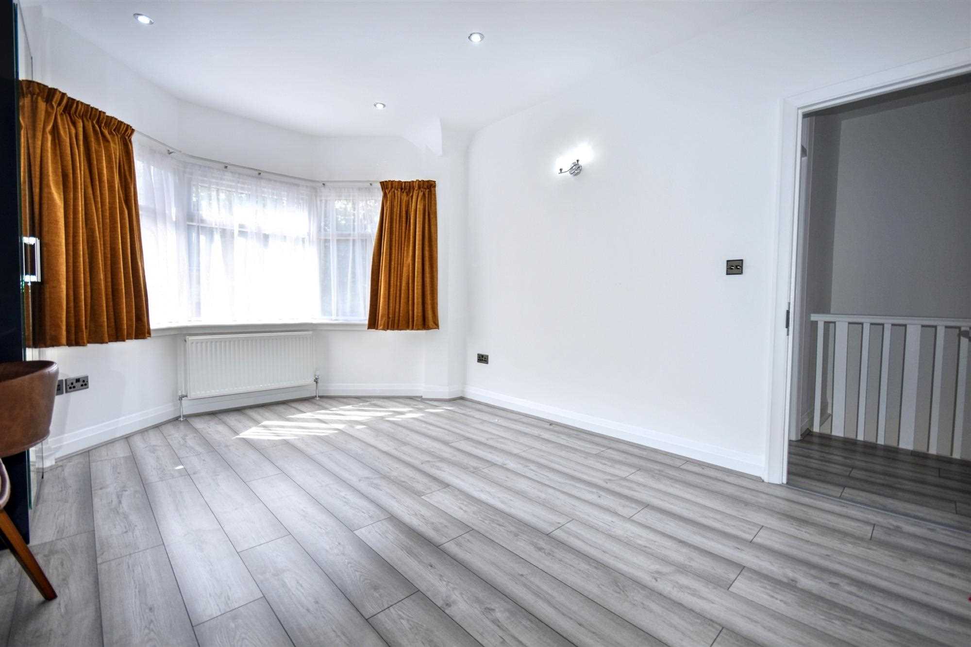 Court Way - Picture 10