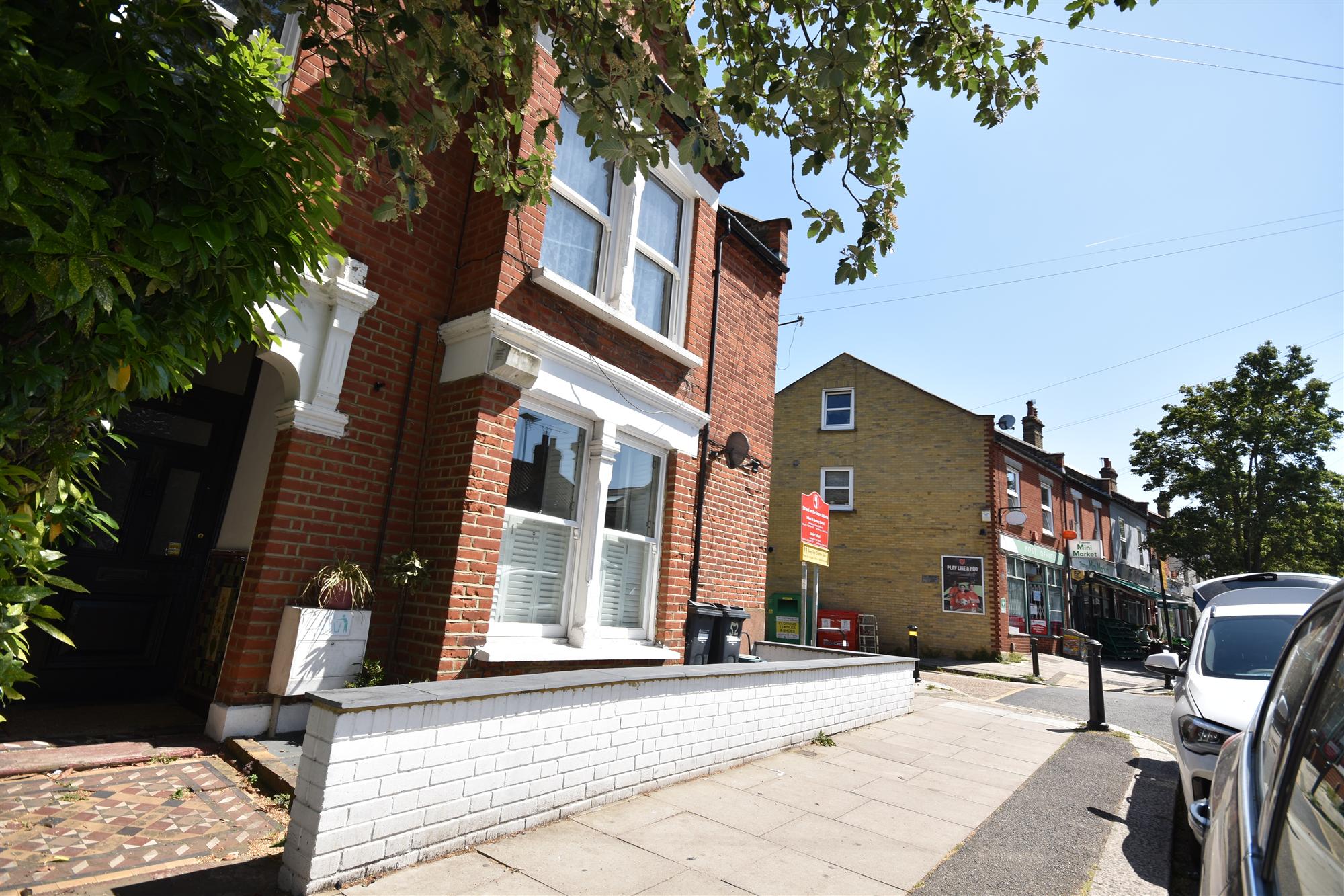 Thames Road - Picture 1