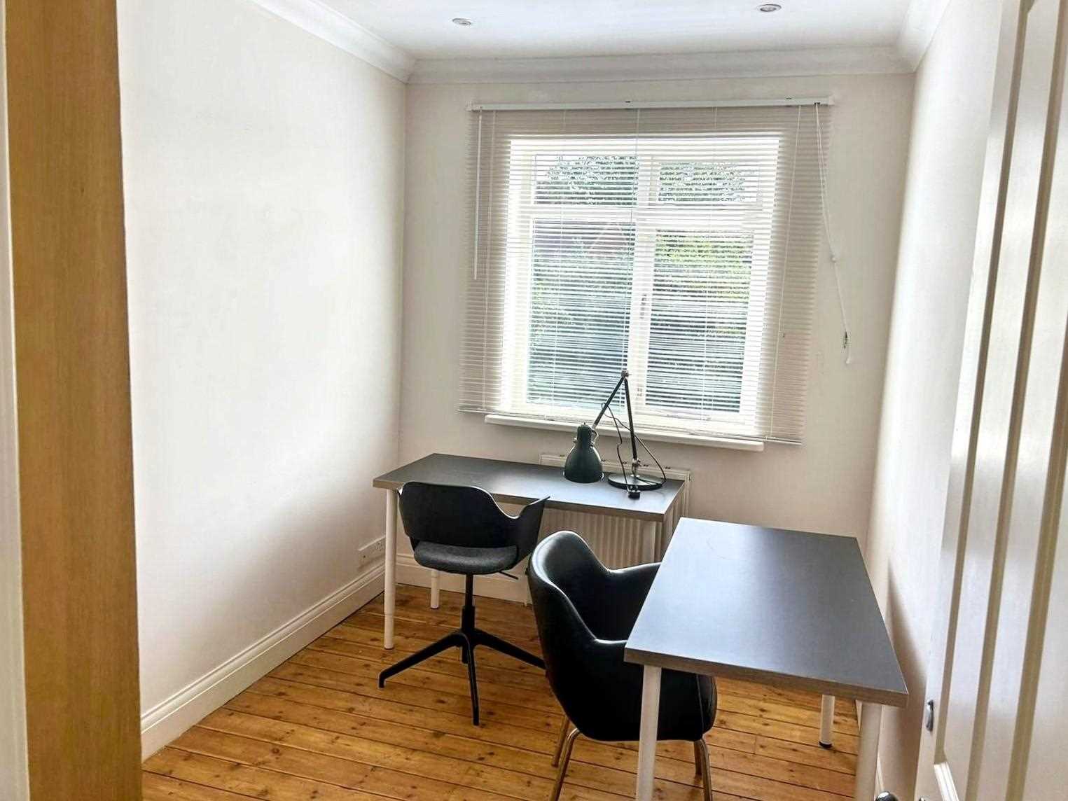 Prebend Gardens - Picture 19