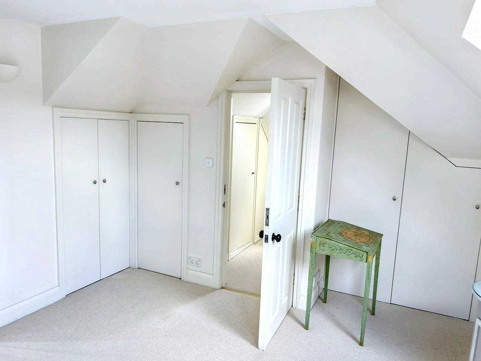 Prebend Gardens - Picture 24