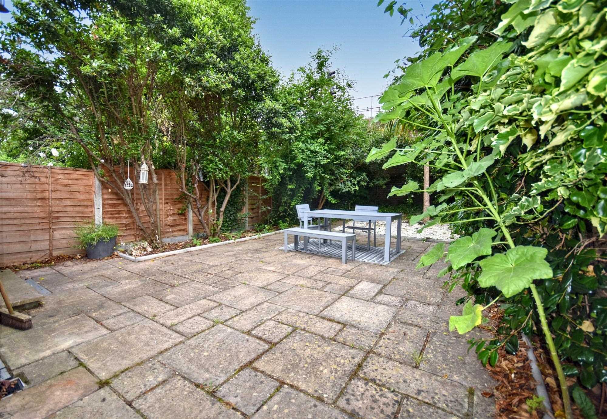 Thornton Avenue - Picture 12