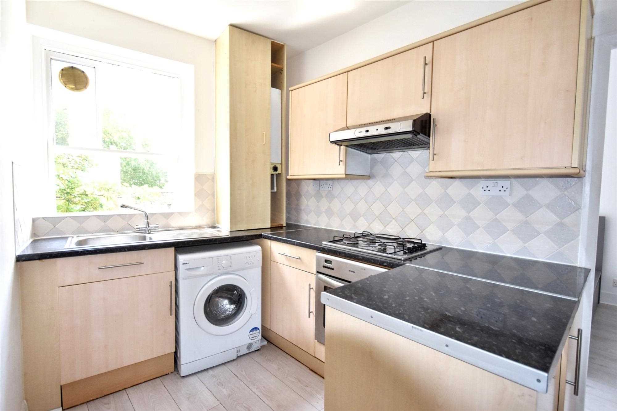 Dewsbury Court - Picture 3