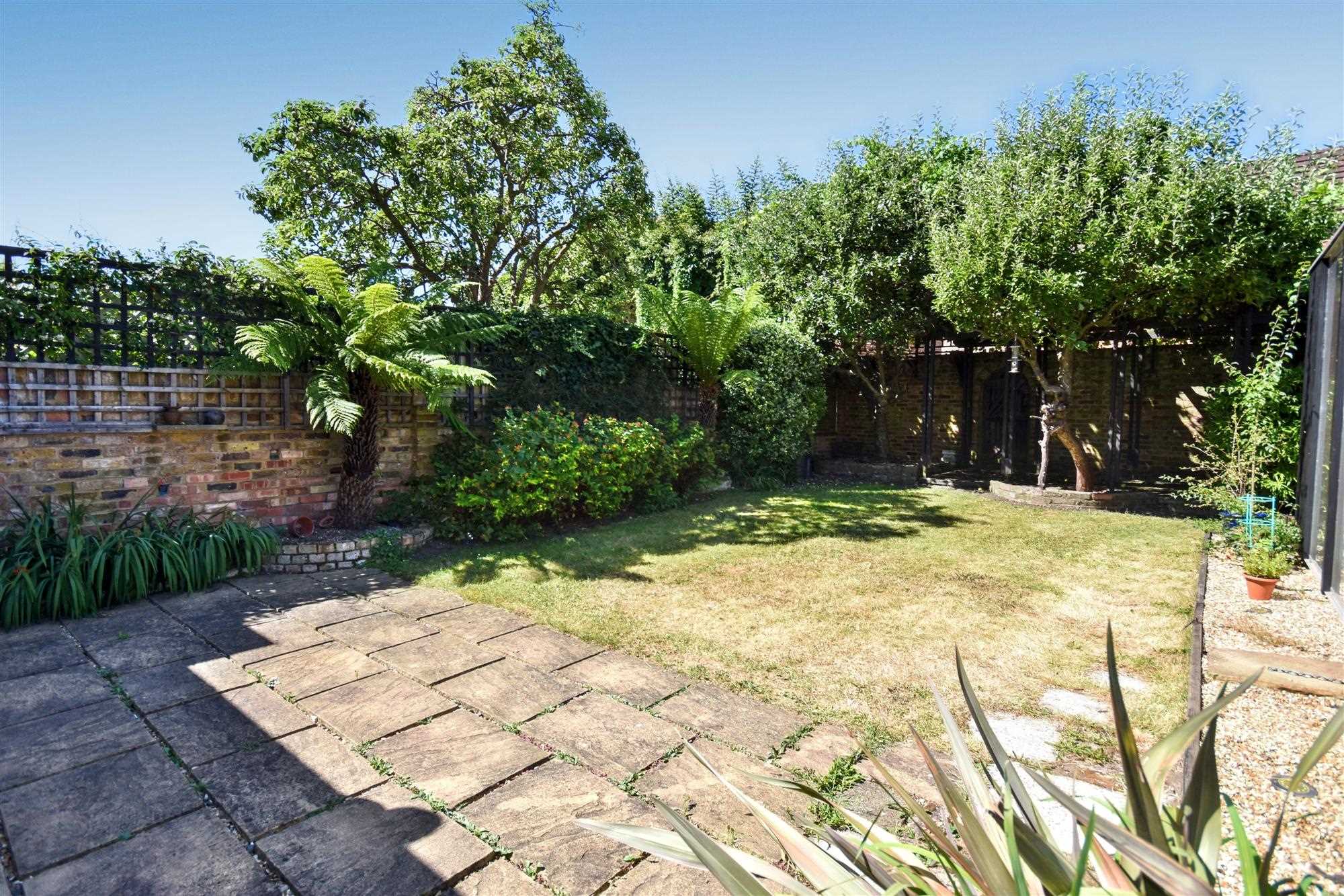 Prebend Gardens - Picture 32