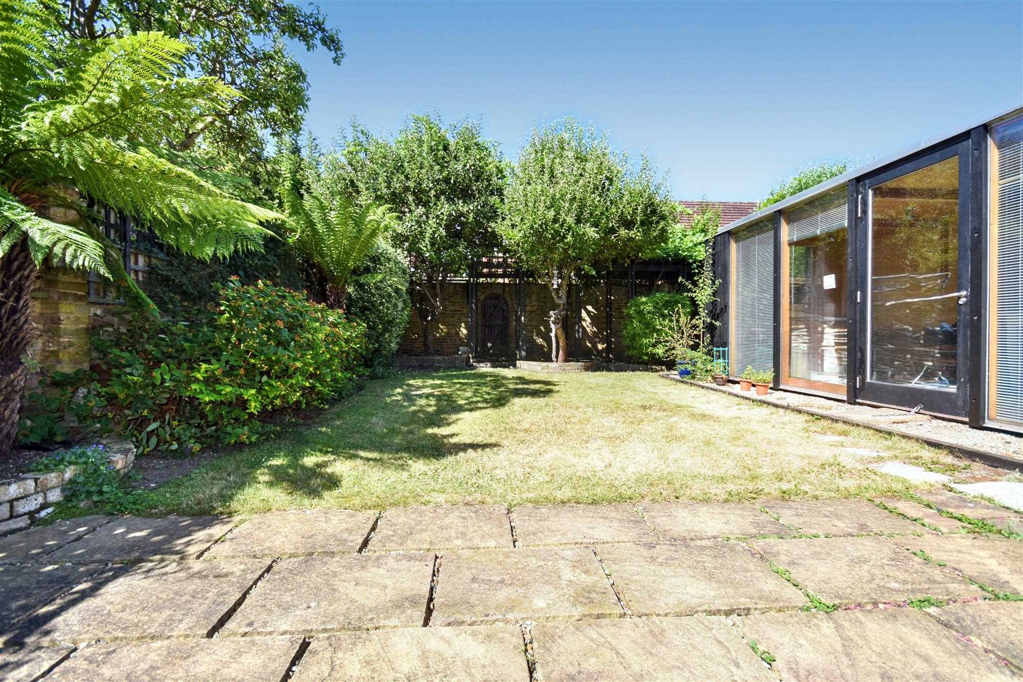 Prebend Gardens - Picture 6
