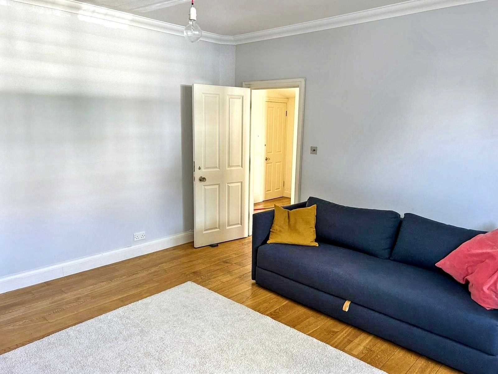 Prebend Gardens - Picture 15