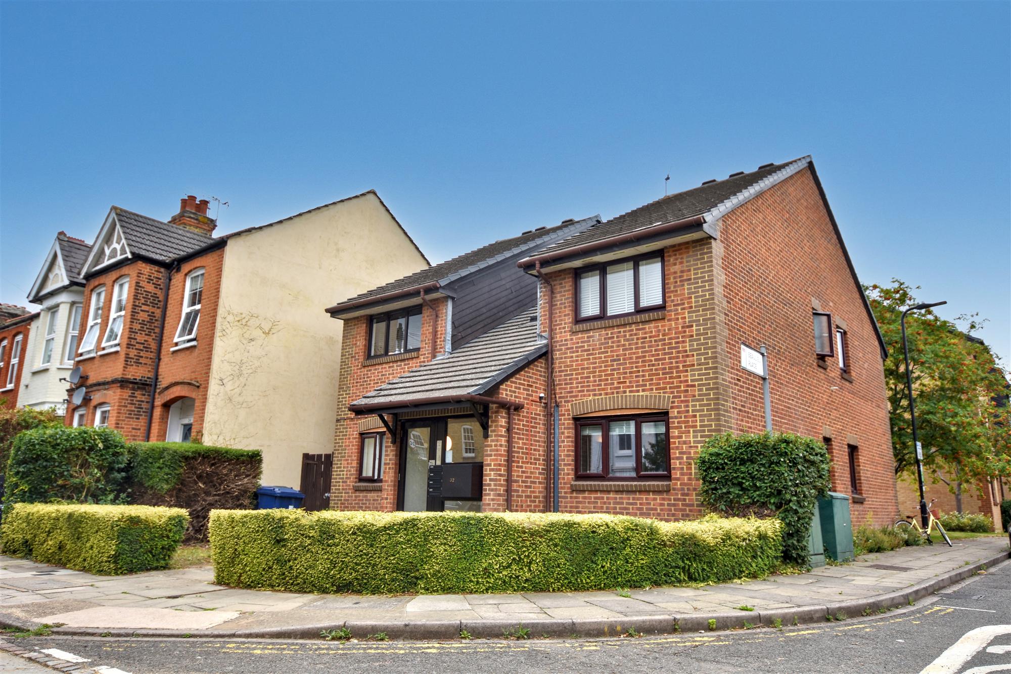 Rothschild Road - Picture 1