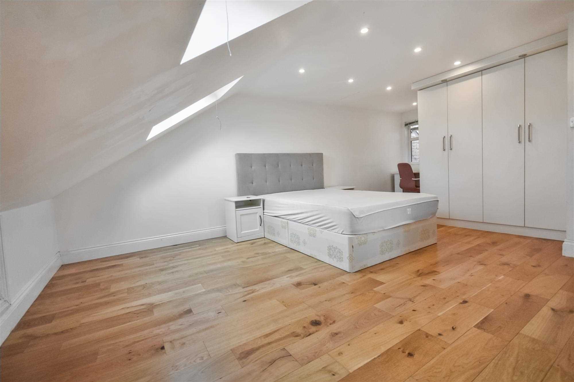 Acton Lane Loft - Picture 4