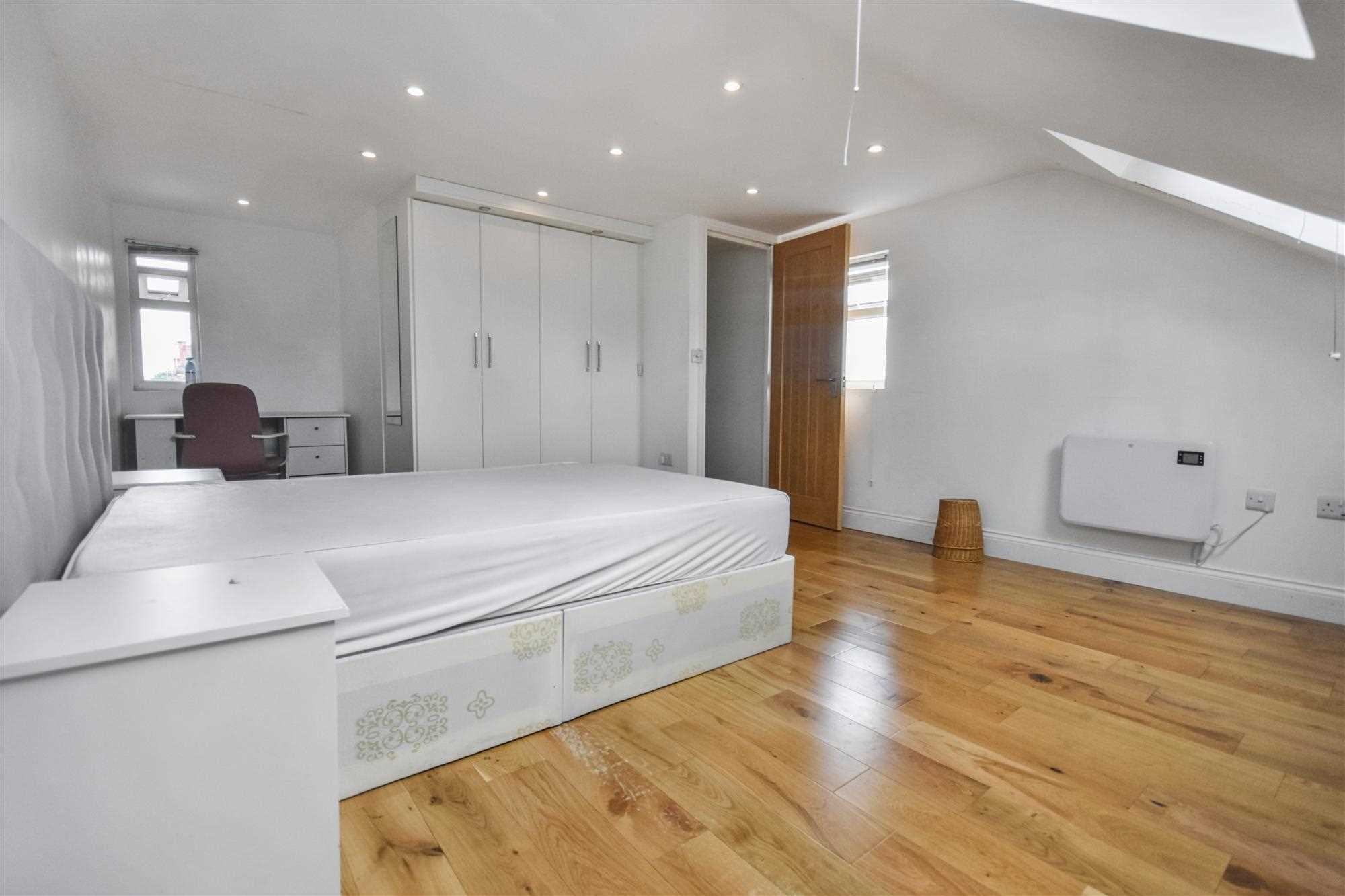 Acton Lane Loft - Picture 6