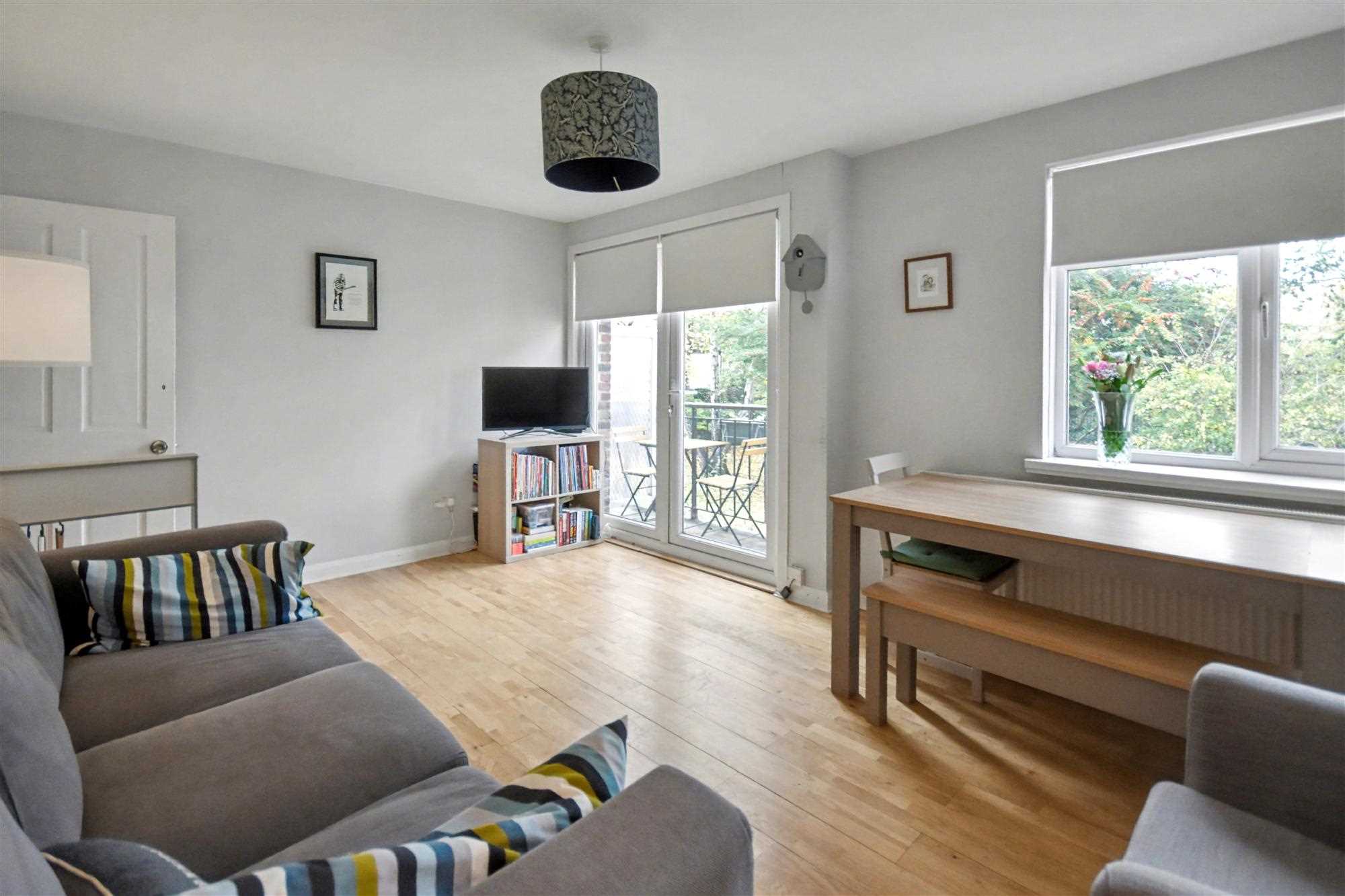 Deans Close - Picture 3