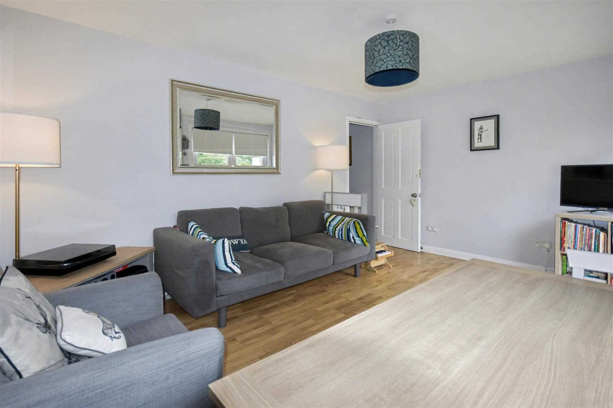 Deans Close - Picture 4