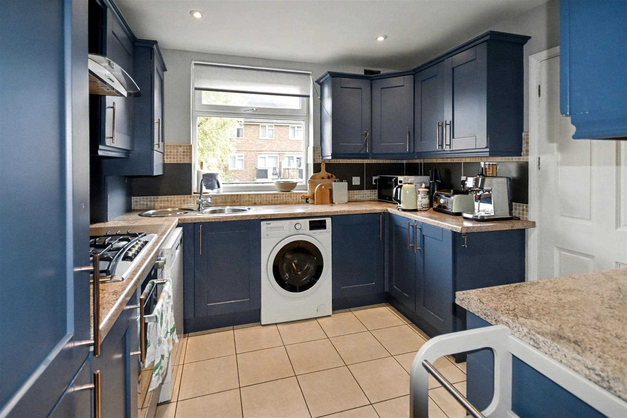 Deans Close - Picture 5