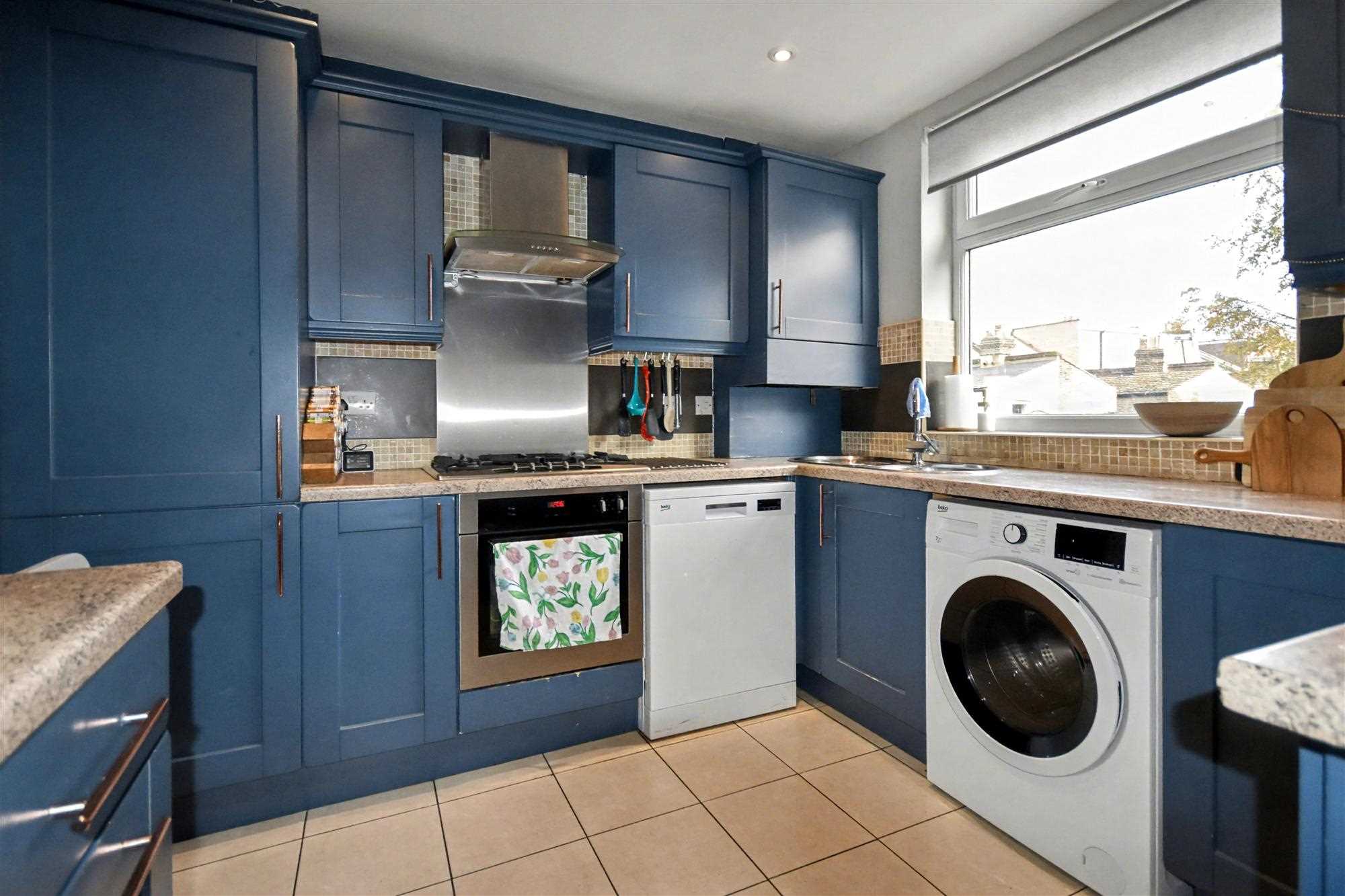 Deans Close - Picture 6