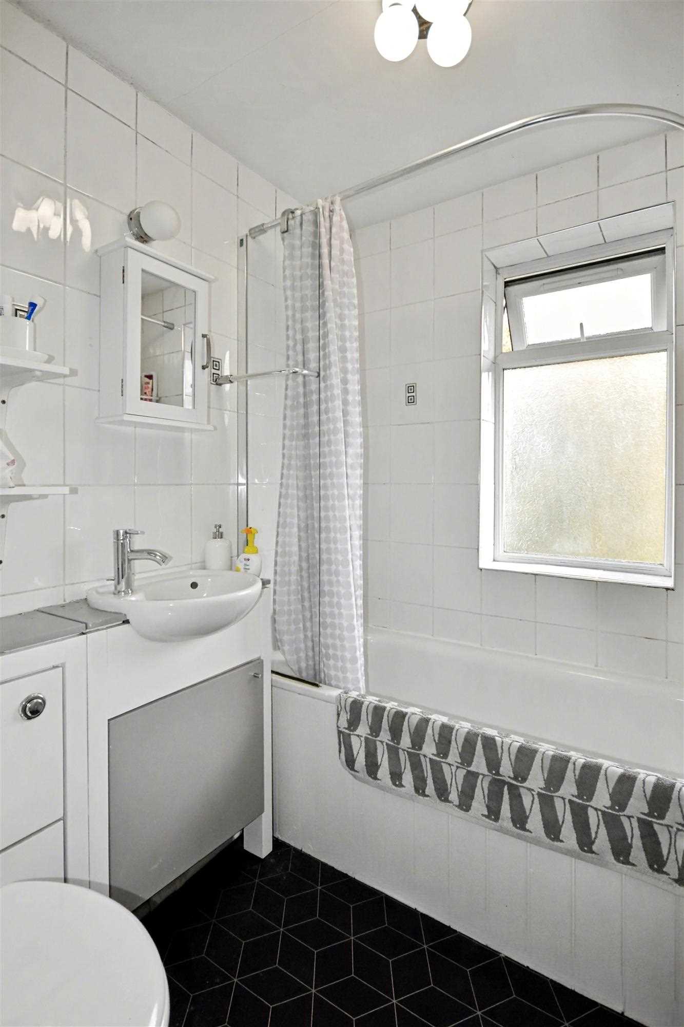 Deans Close - Picture 11