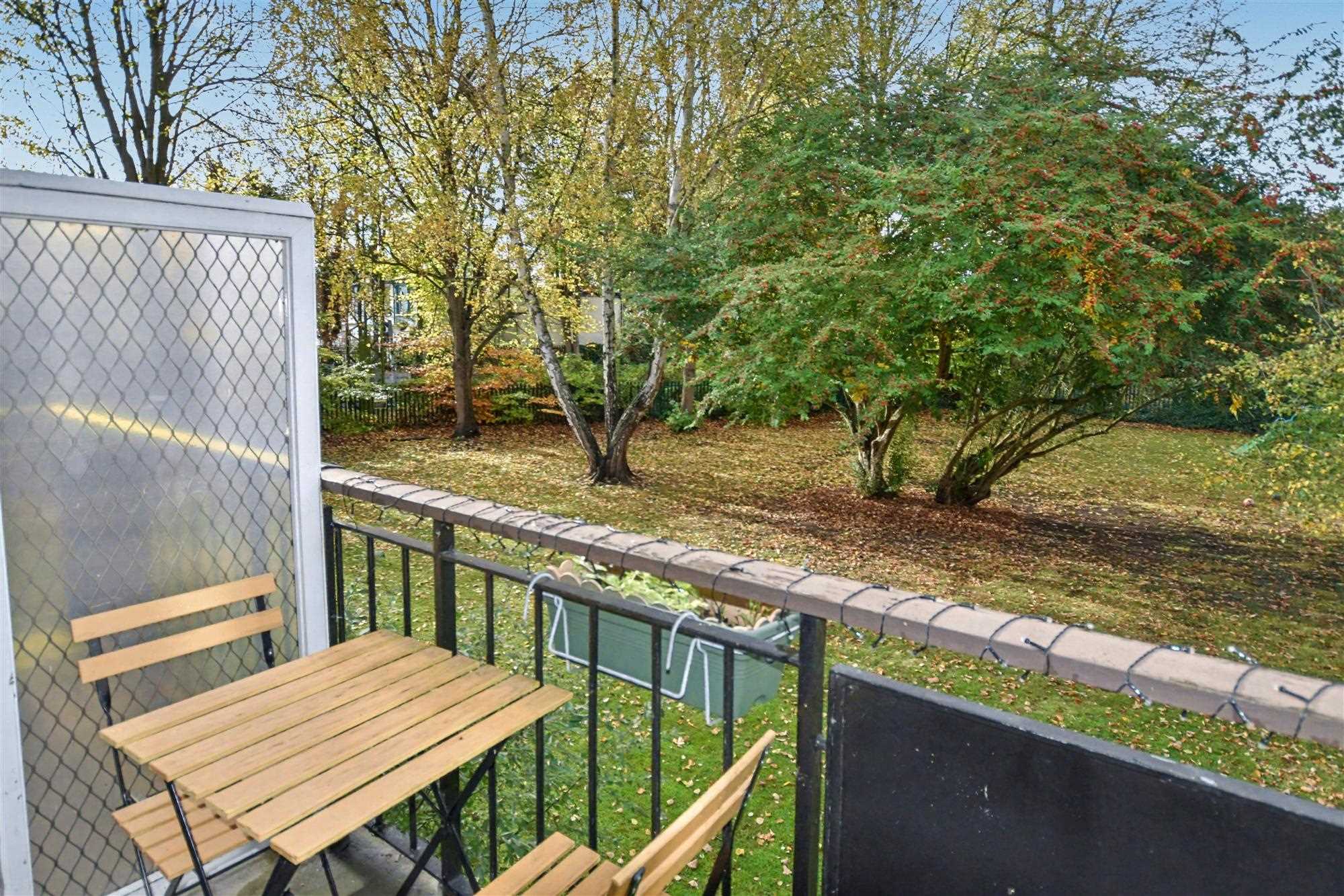 Deans Close - Picture 14