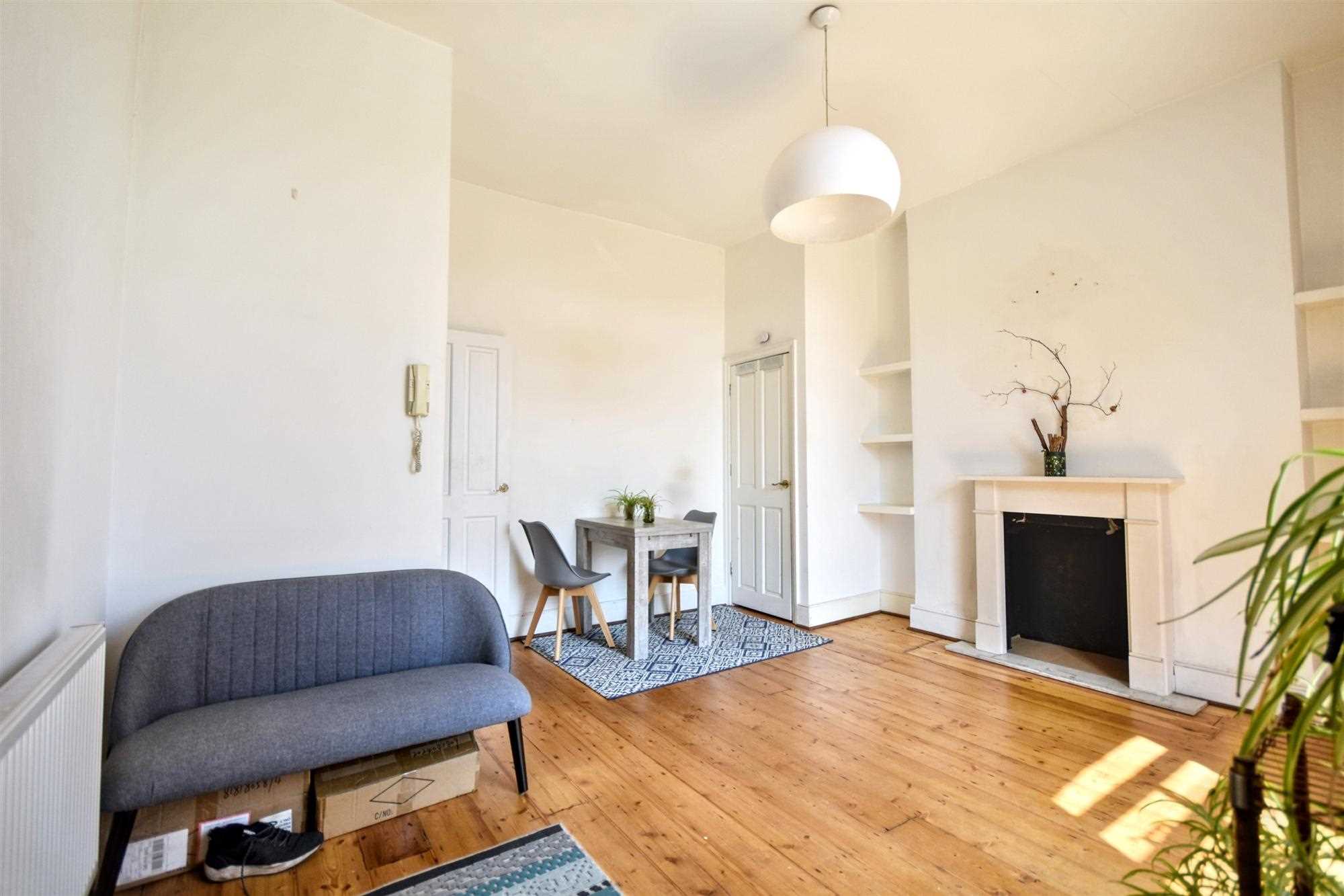 Chiswick High Road - Picture 4