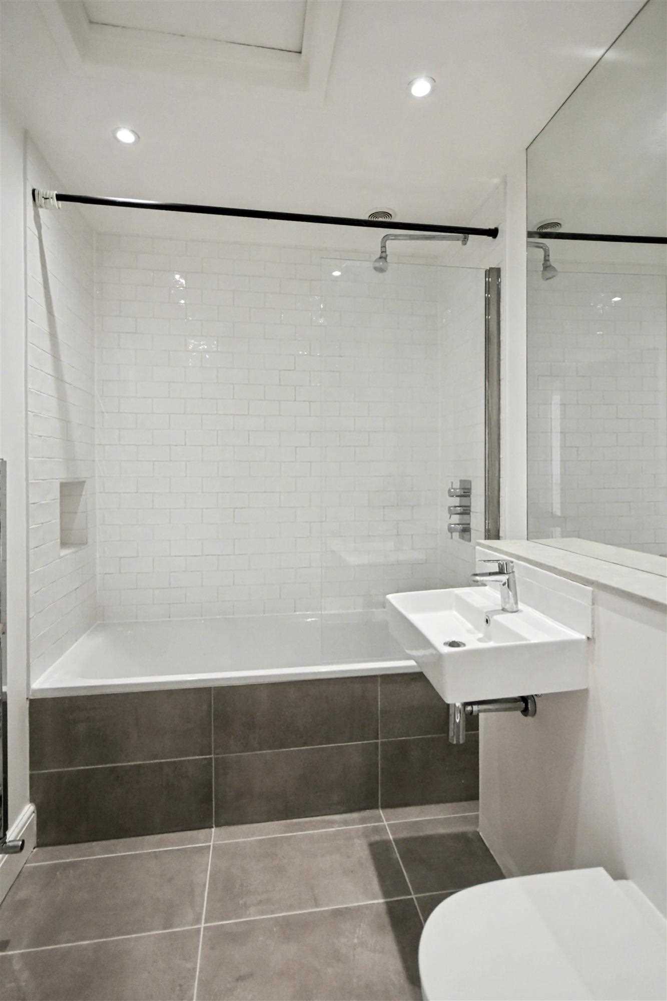 Chiswick High Road - Picture 9