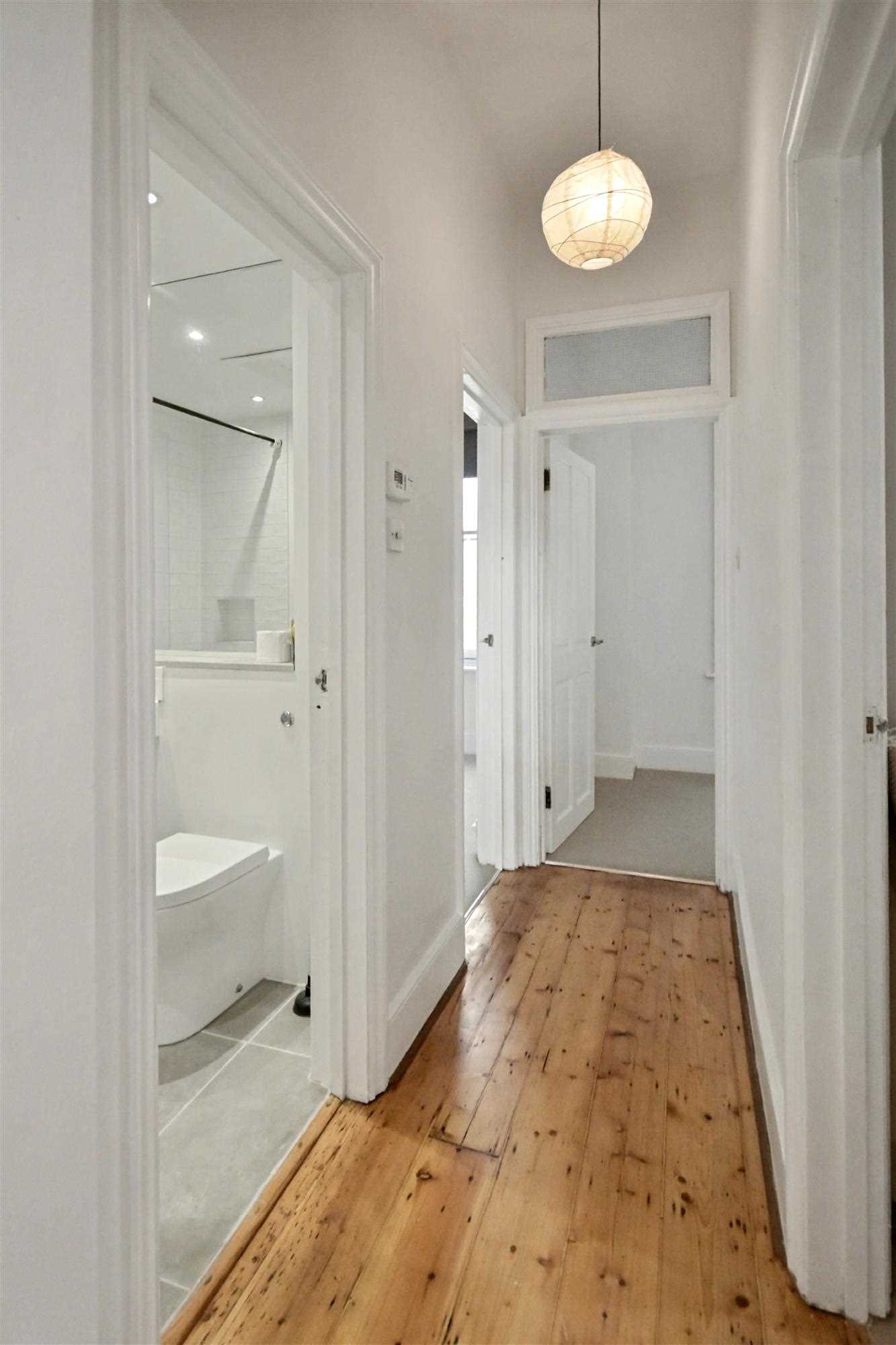 Chiswick High Road - Picture 14