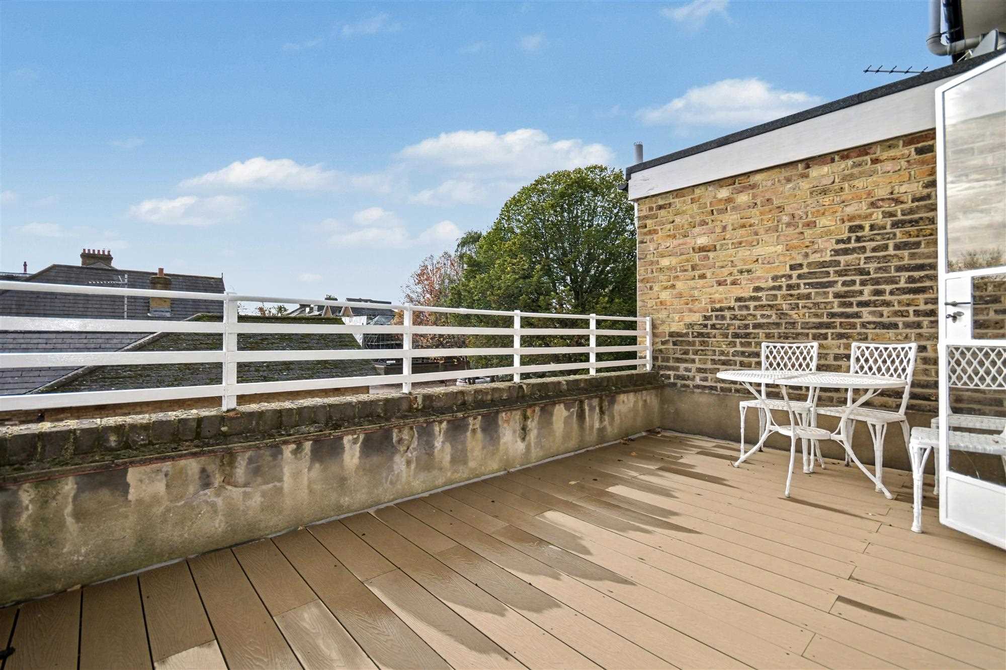 Chiswick High Road - Picture 5