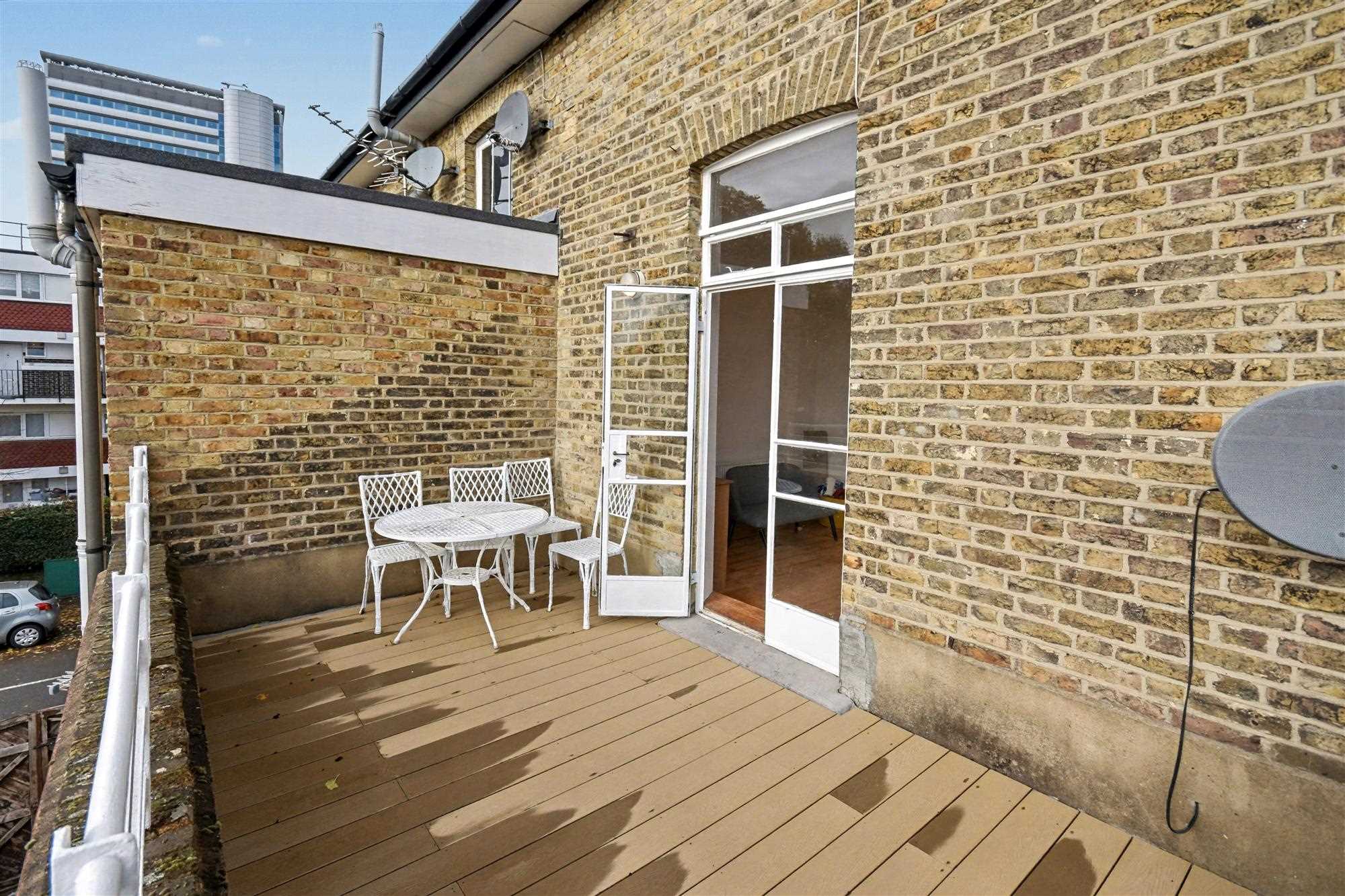 Chiswick High Road - Picture 6