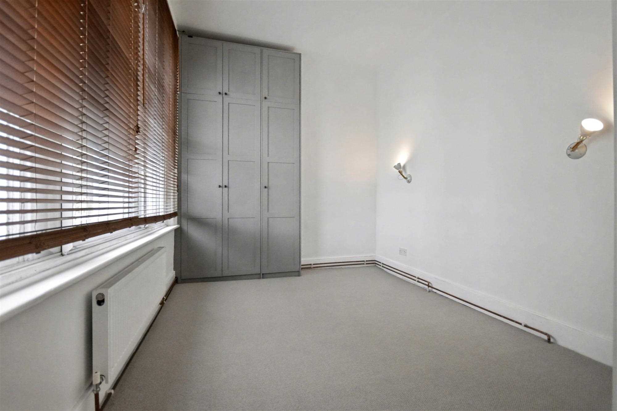 Chiswick High Road - Picture 10