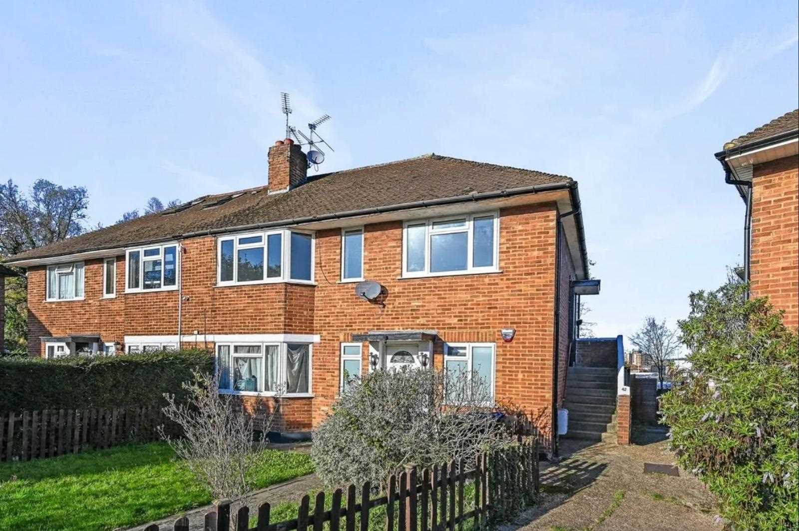 Hathaway Gardens - Picture 1