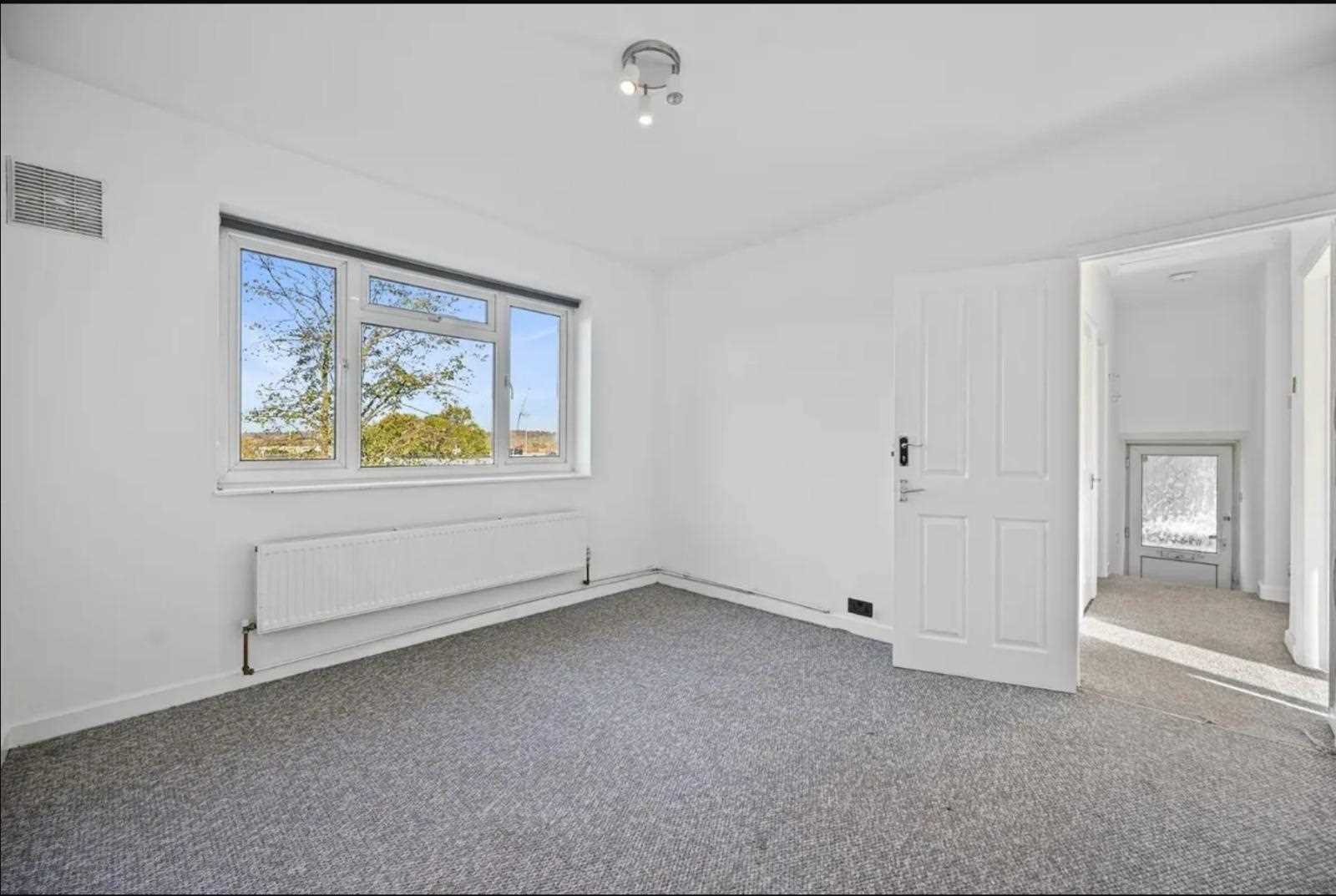 Hathaway Gardens - Picture 2