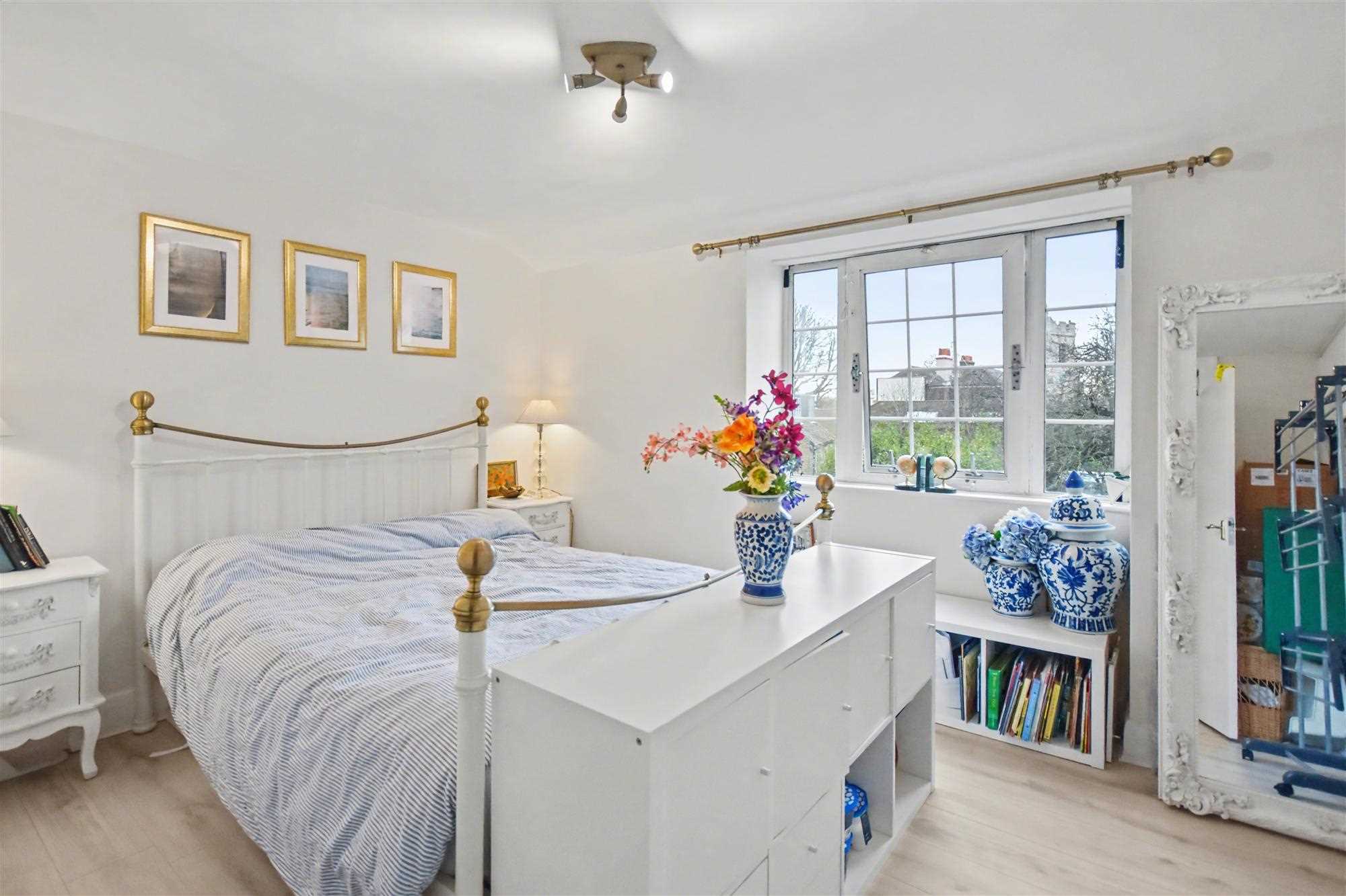 Burlington Lane - Picture 2