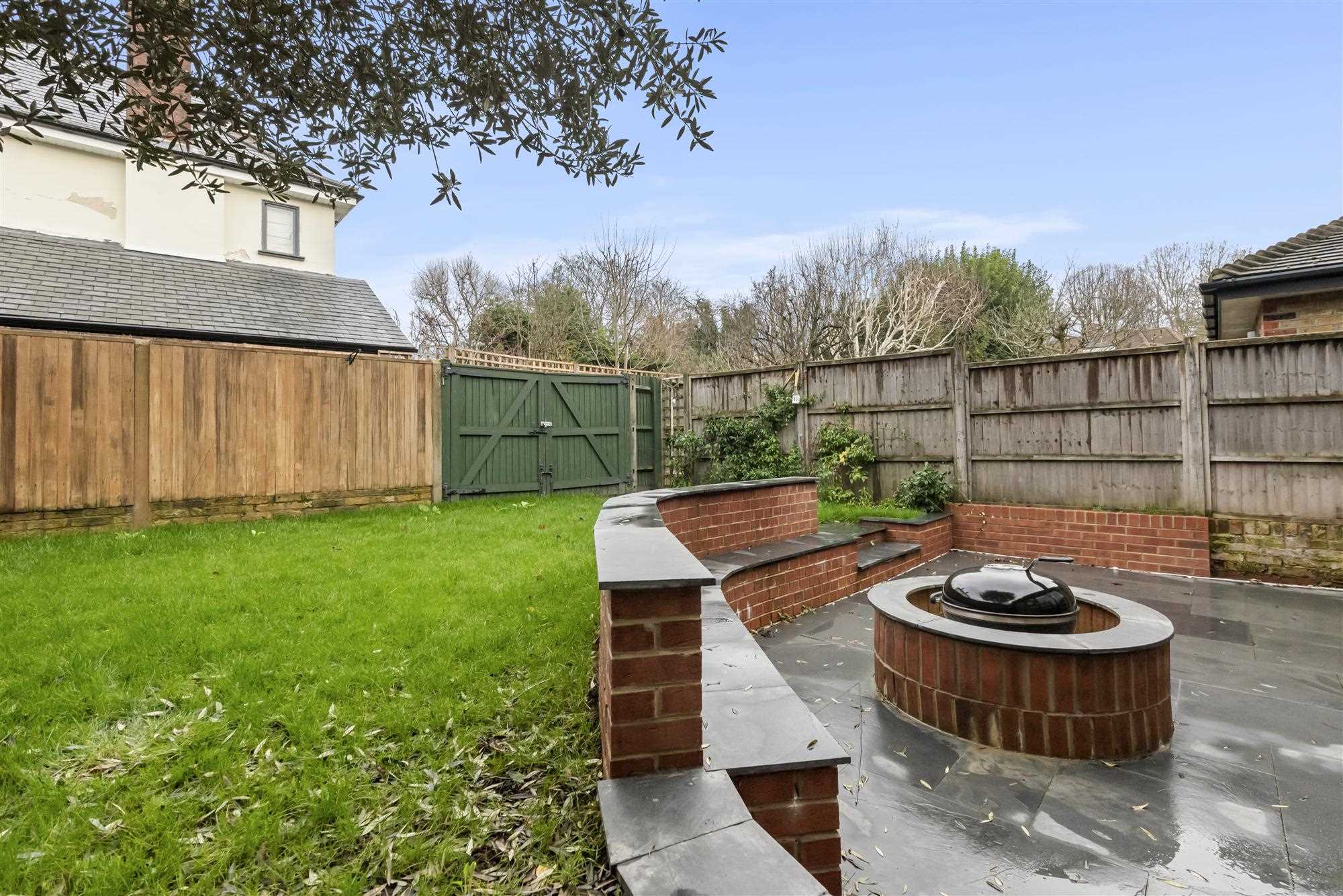 Chesterfiled Road - Picture 12