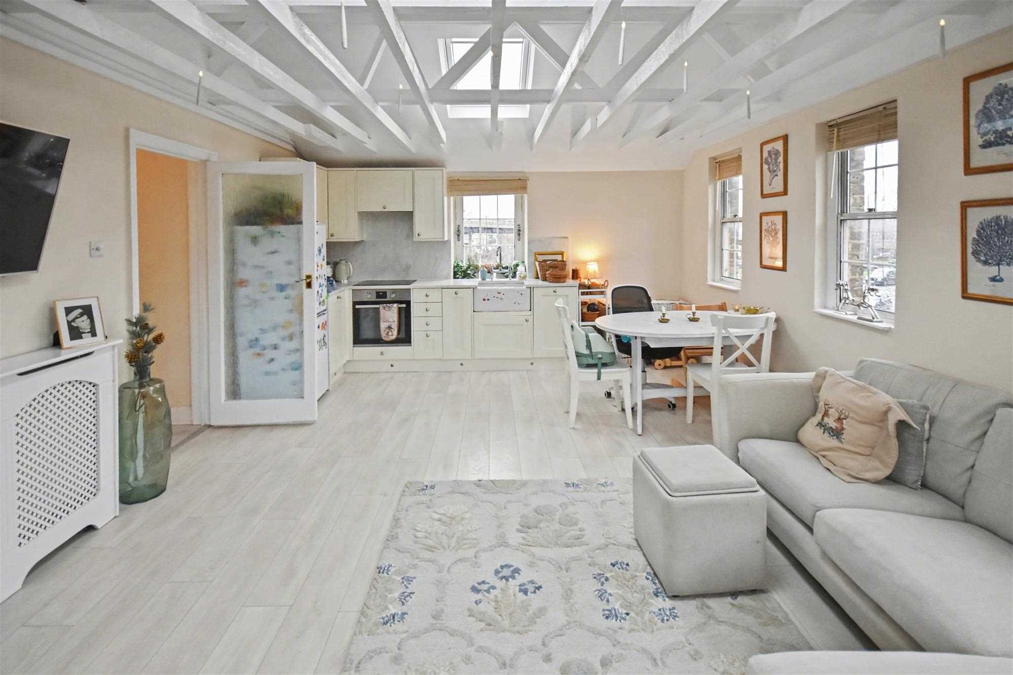 Burlington Lane - Picture 4