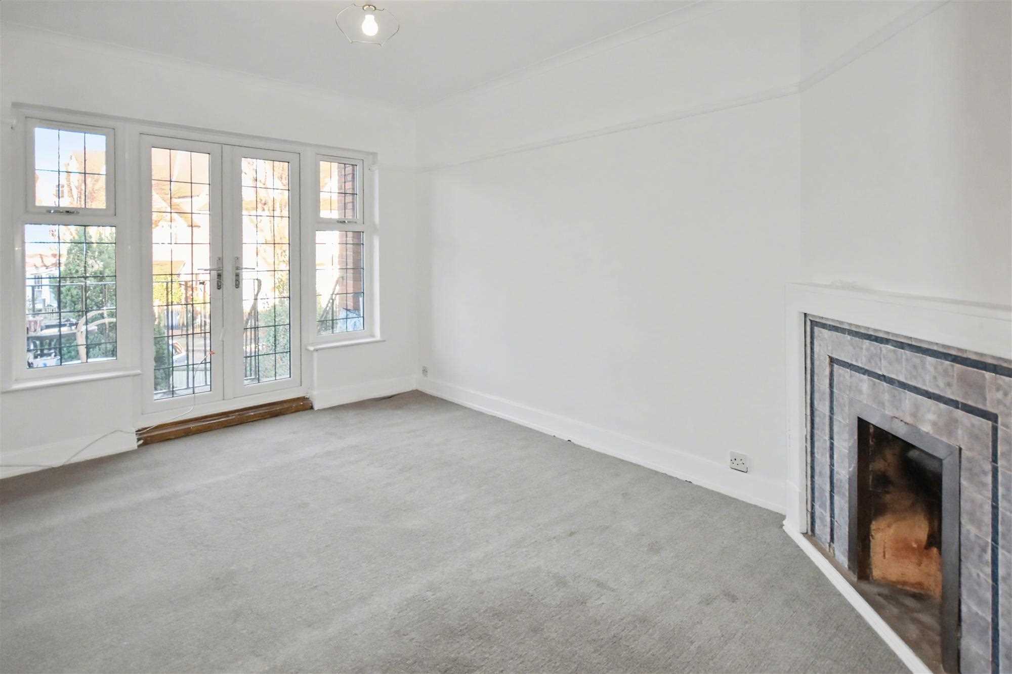 Fairlawn Avenue - Picture 2