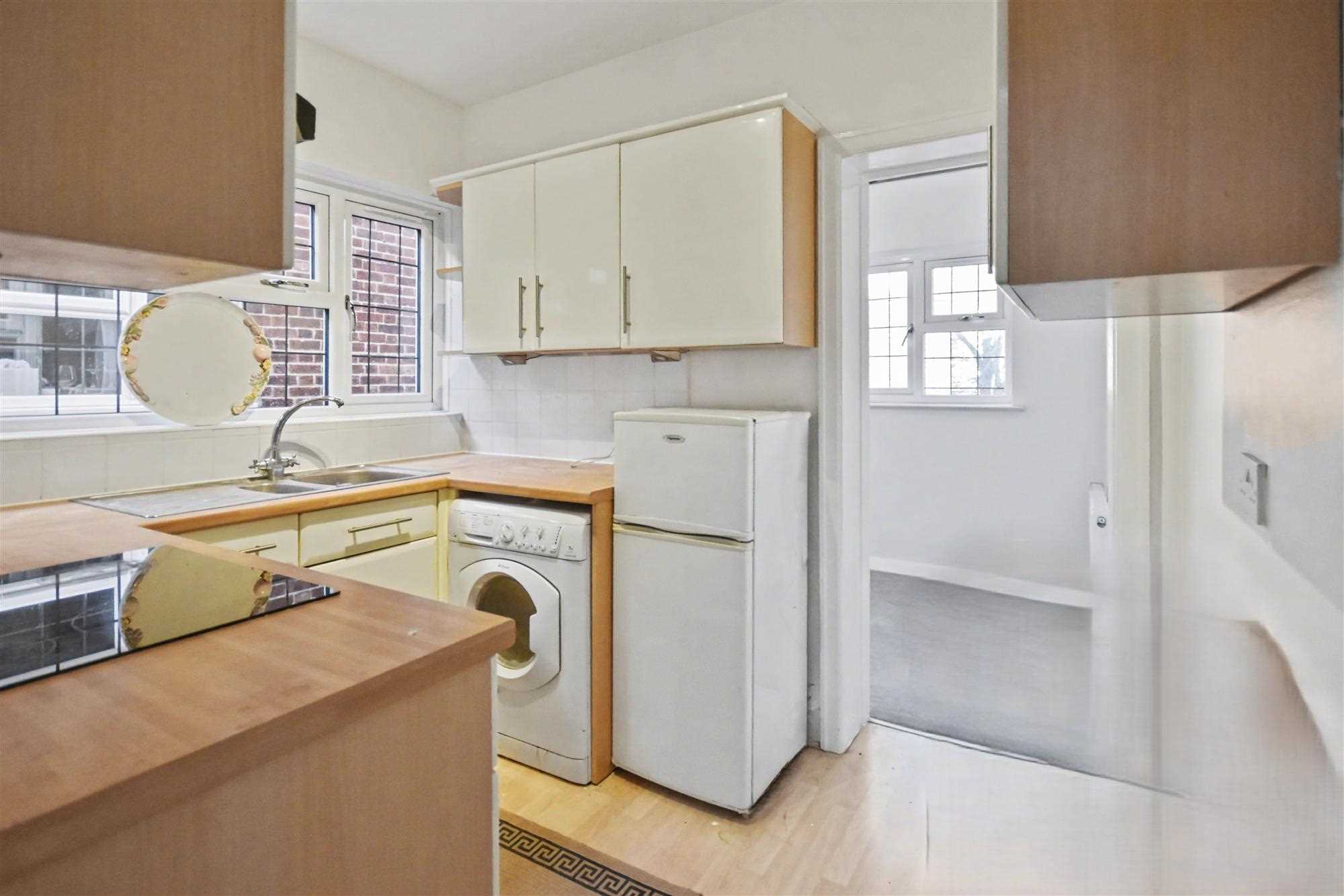 Fairlawn Avenue - Picture 3