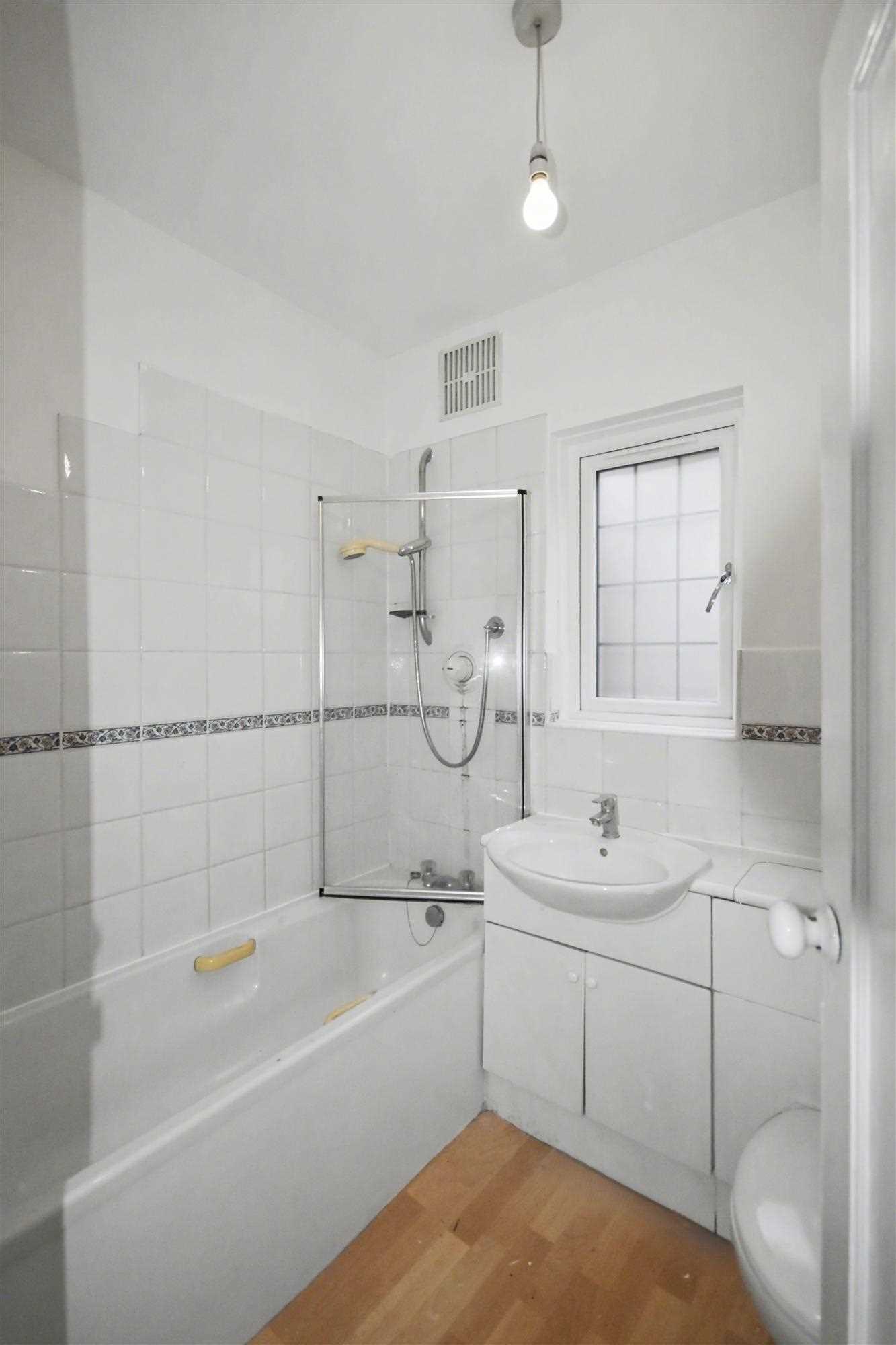 Fairlawn Avenue - Picture 4