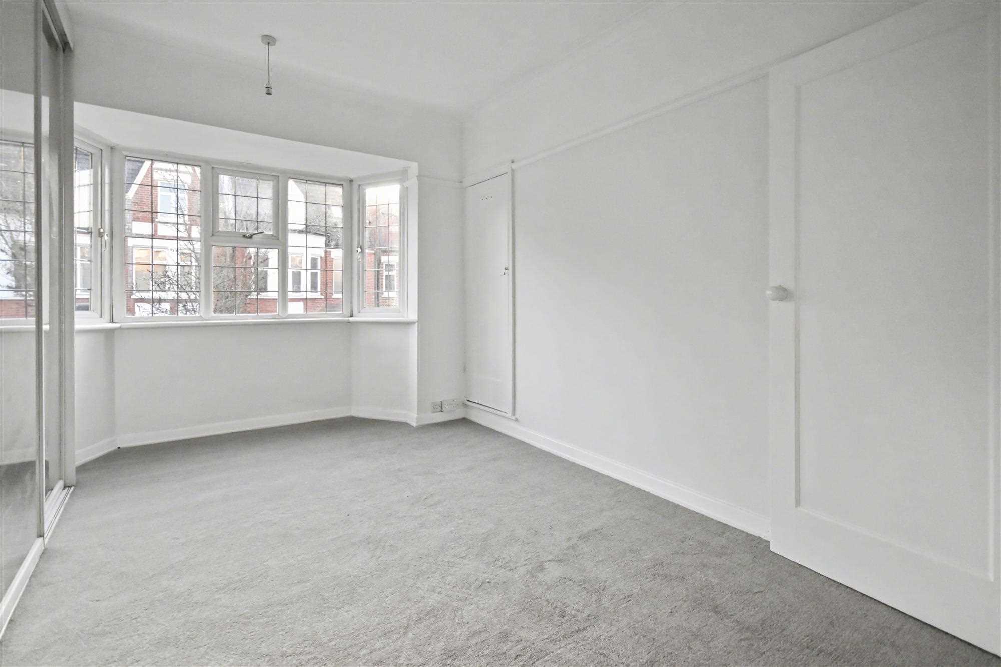 Fairlawn Avenue - Picture 9