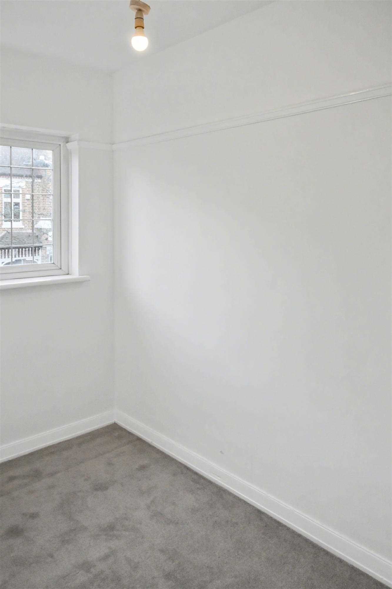 Fairlawn Avenue - Picture 13