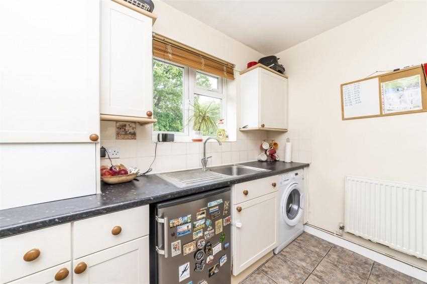 Cavendish Avenue - Picture 4