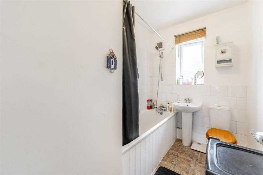 Cavendish Avenue - Picture 8