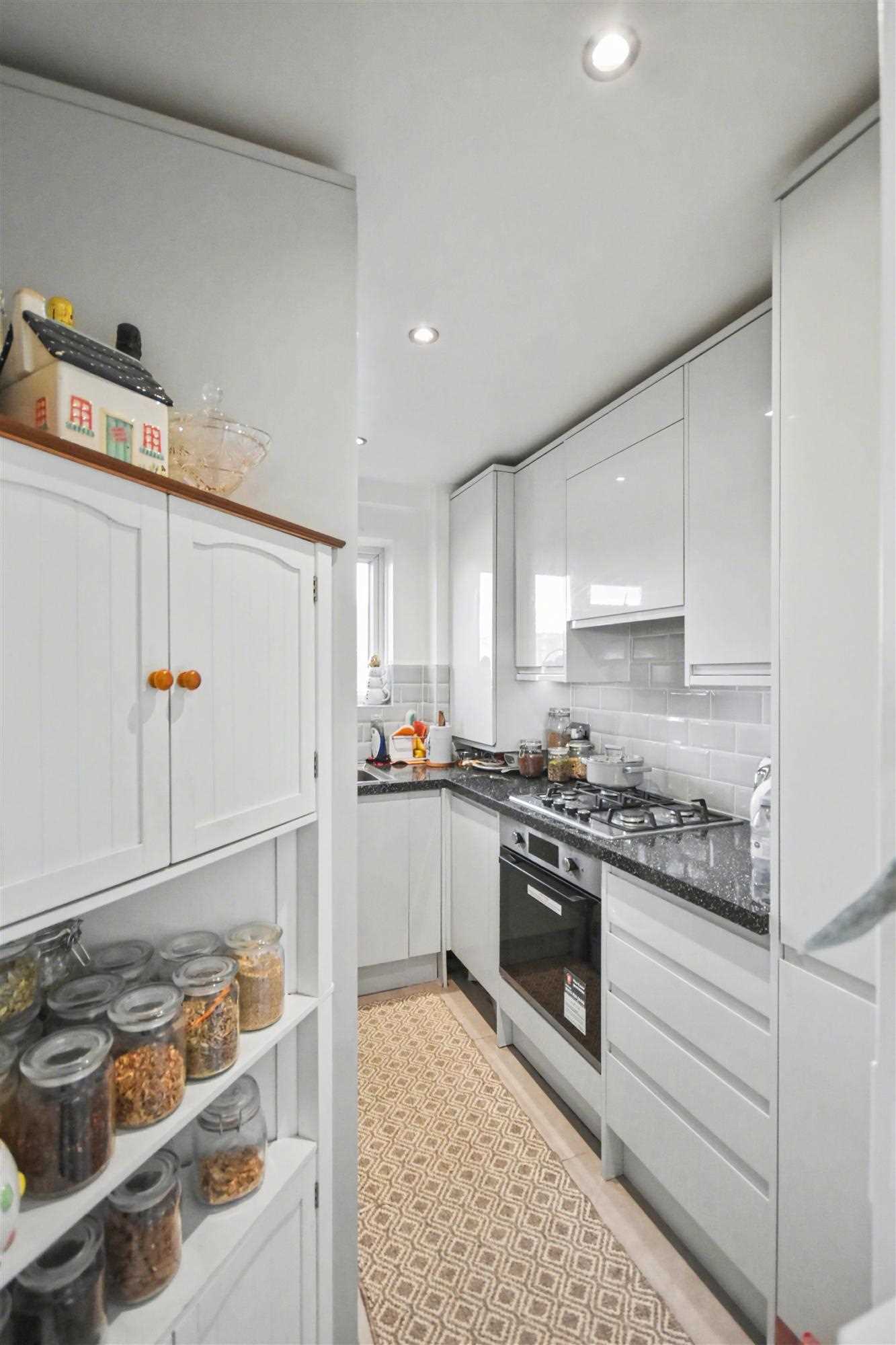 Thames Road - Picture 6