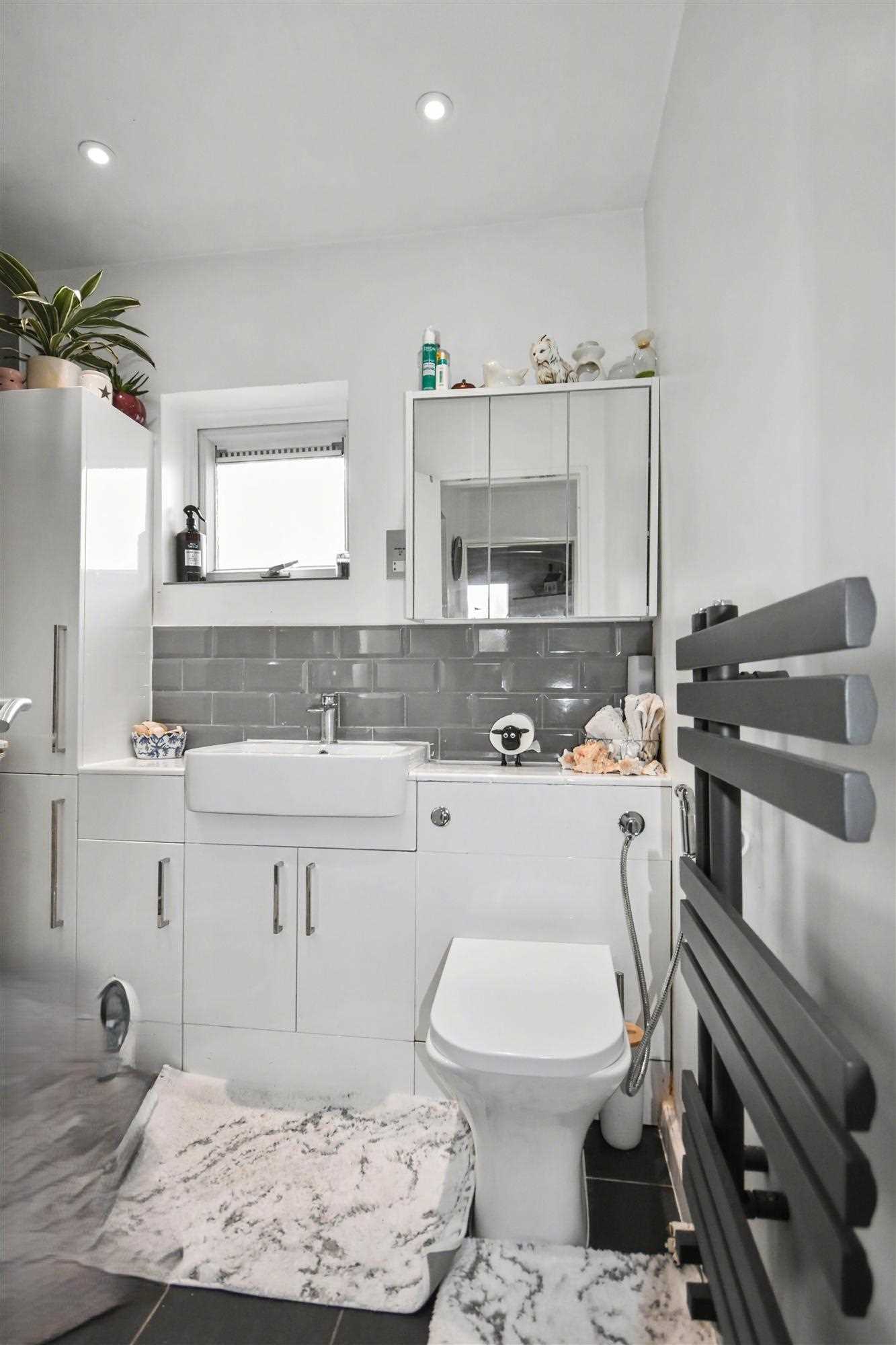 Thames Road - Picture 7