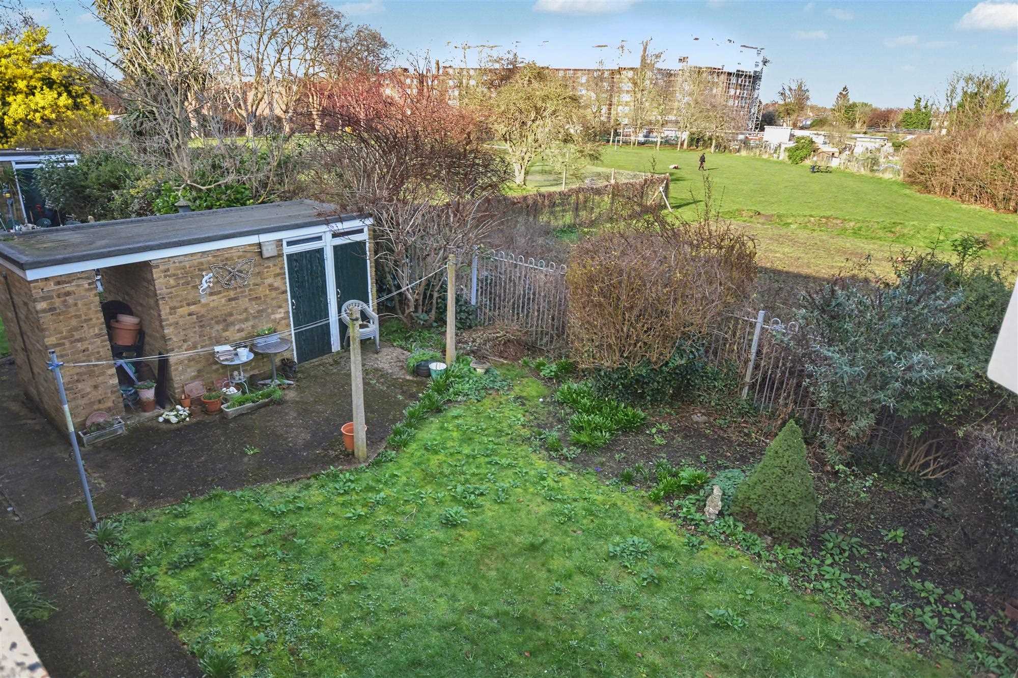 Thames Road - Picture 10