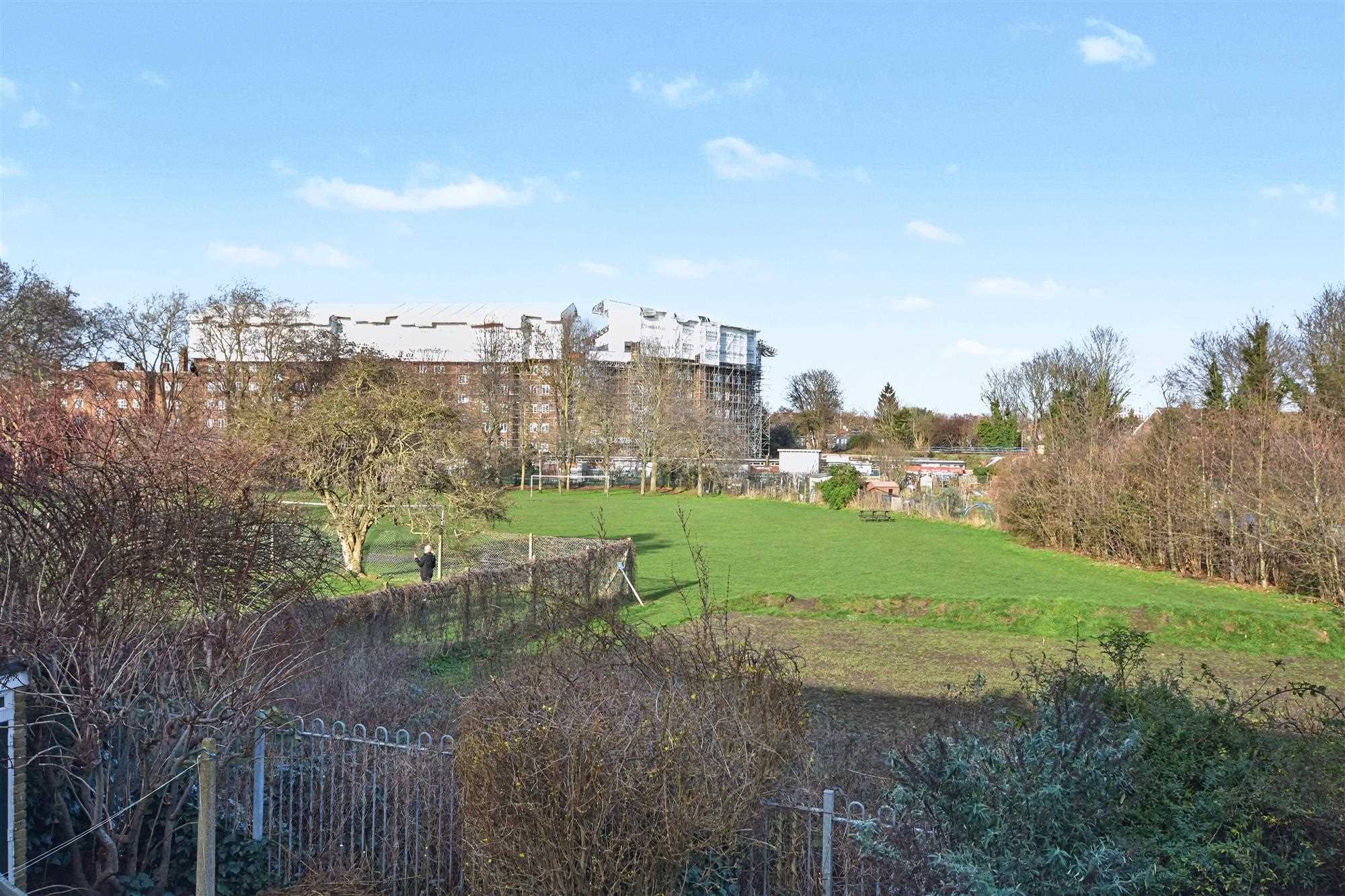 Thames Road - Picture 11