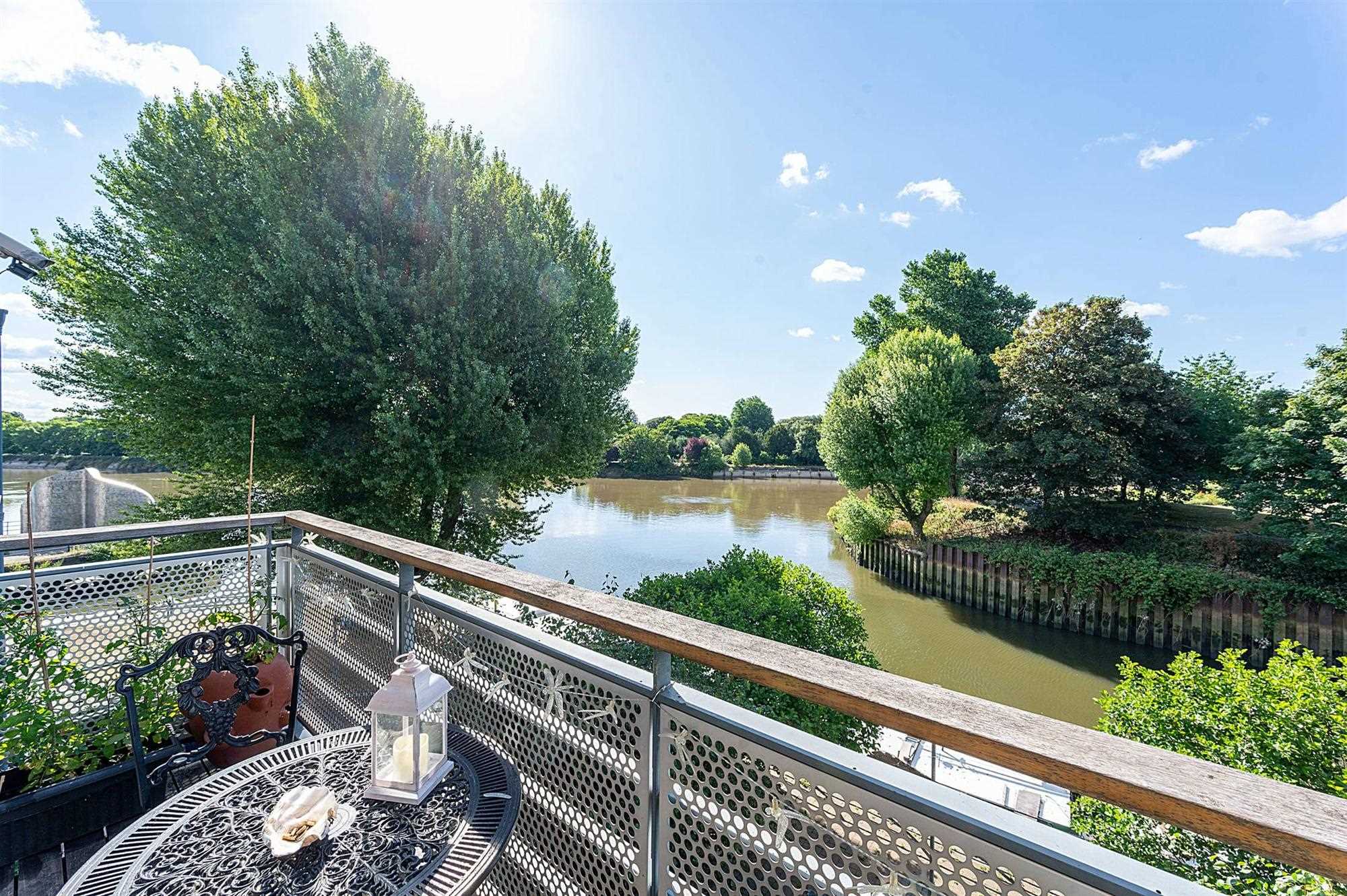 Point Wharf - Picture 11