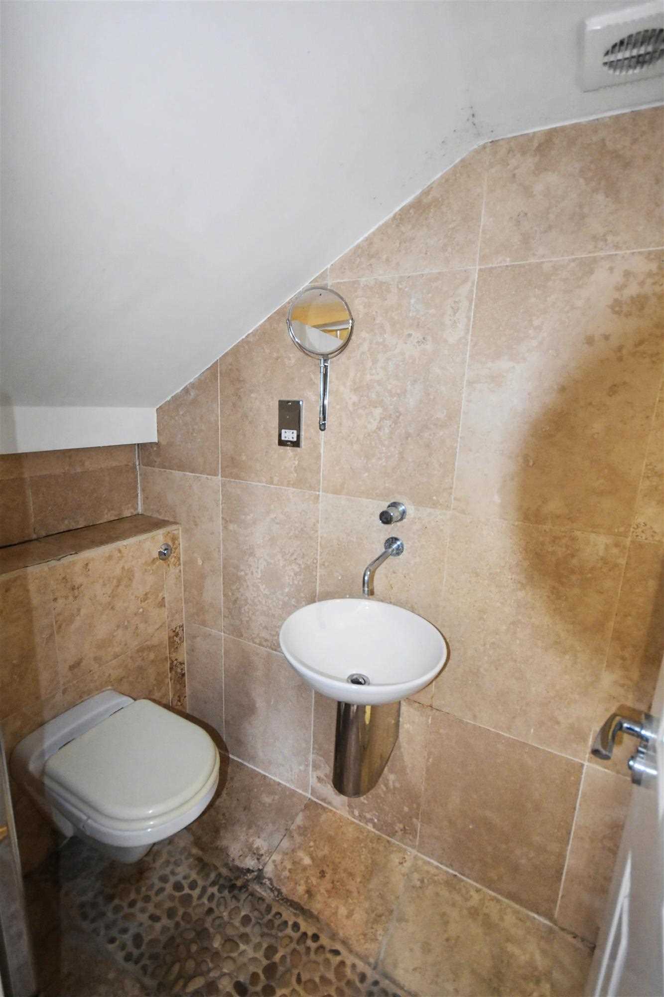 Percy Road - Picture 19